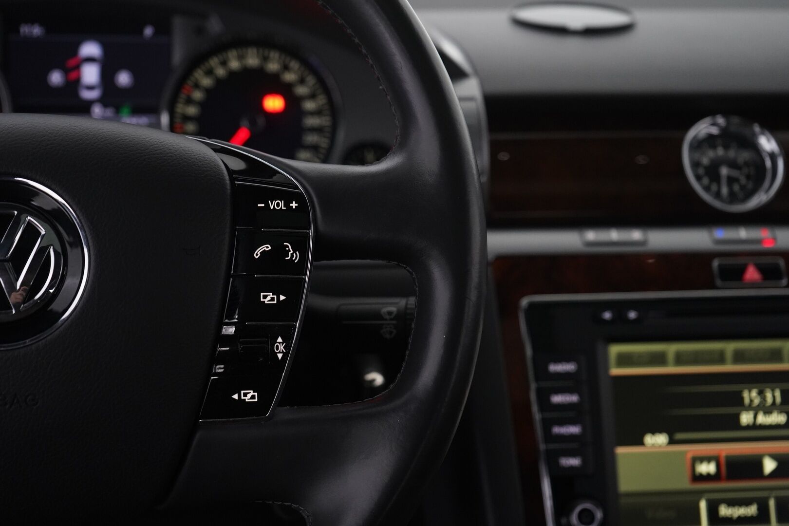 Volkswagen Phaeton 2014 3,0 V6 TDI 180 kW (245 hv) 4MOTION Tiptronic-automaatti * ACC / Kamera / Webasto / Hierovat & Ilmastoidut Muistinahat / Ilma-alusta * - SUPER VARUSTEET! / Särmä huoltohistoria / Kahdet vanteet - HULLUT VÄLIPÄIVÄT KORKOTARJOUS 2,49%