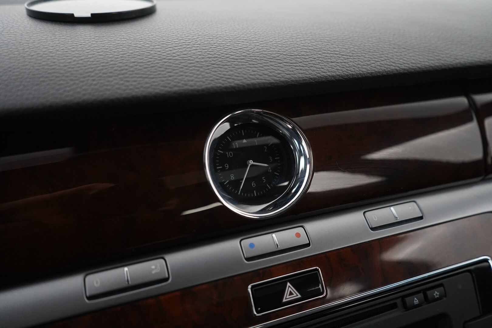 Volkswagen Phaeton 2014 3,0 V6 TDI 180 kW (245 hv) 4MOTION Tiptronic-automaatti * ACC / Kamera / Webasto / Hierovat & Ilmastoidut Muistinahat / Ilma-alusta * - SUPER VARUSTEET! / Särmä huoltohistoria / Kahdet vanteet - HULLUT VÄLIPÄIVÄT KORKOTARJOUS 2,49%