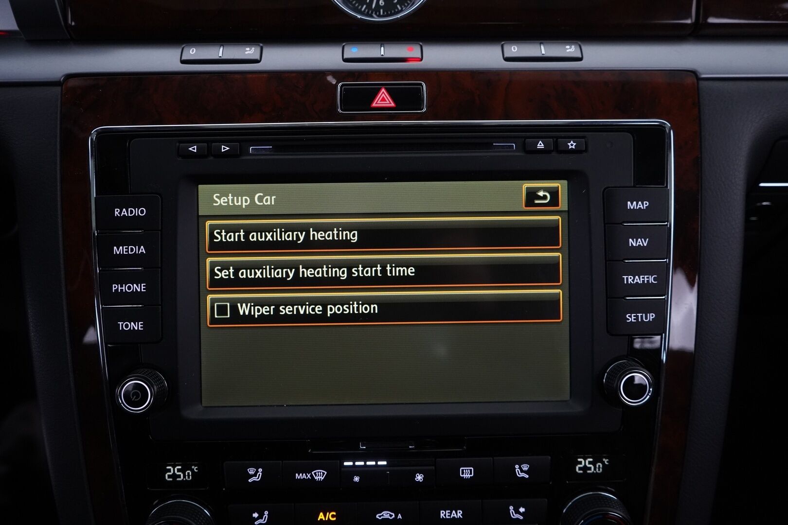 Volkswagen Phaeton 2014 3,0 V6 TDI 180 kW (245 hv) 4MOTION Tiptronic-automaatti * ACC / Kamera / Webasto / Hierovat & Ilmastoidut Muistinahat / Ilma-alusta * - SUPER VARUSTEET! / Särmä huoltohistoria / Kahdet vanteet - HULLUT VÄLIPÄIVÄT KORKOTARJOUS 2,49%