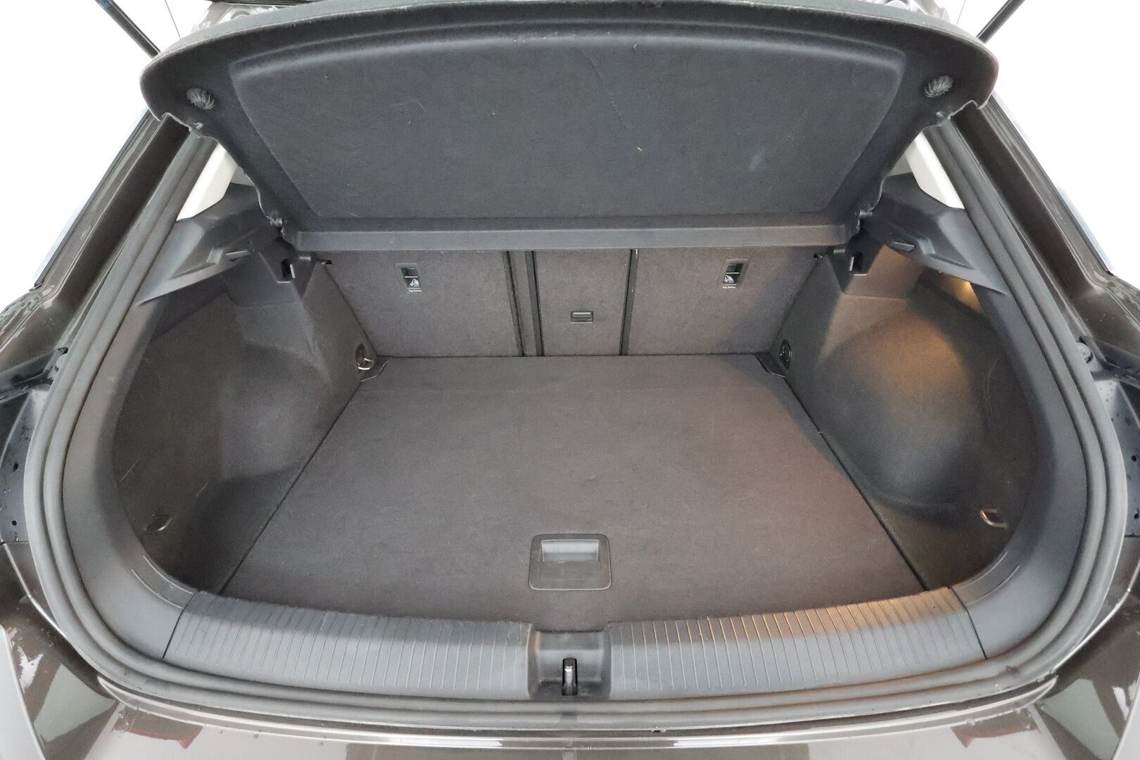 Volkswagen T-Roc 2019 Sport 1,5 TSI EVO 110 kW (150 hv) DSG-automaatti * Webasto / Adapt.Vakkari / Digimittari / LED / KeylessGo / P-Tutkat - Suomi-auto / Kahdet renkaat aluvanteilla / Siisti!