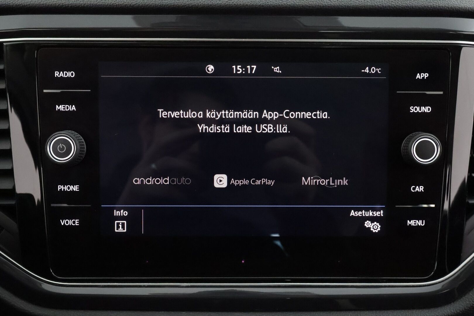 Volkswagen T-Roc 2019 Sport 1,5 TSI EVO 110 kW (150 hv) DSG-automaatti * Webasto / Adapt.Vakkari / Digimittari / LED / KeylessGo / P-Tutkat - Suomi-auto / Kahdet renkaat aluvanteilla / Siisti!