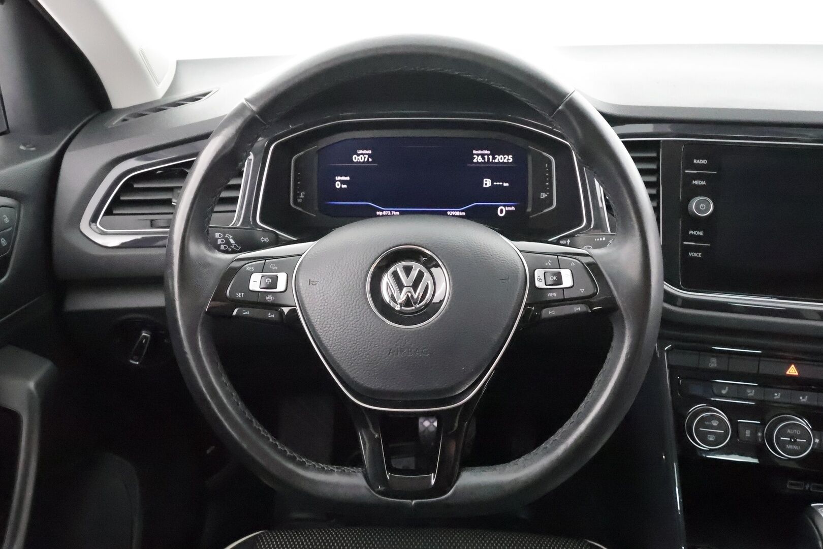 Volkswagen T-Roc 2019 Sport 1,5 TSI EVO 110 kW (150 hv) DSG-automaatti * Webasto / Adapt.Vakkari / Digimittari / LED / KeylessGo / P-Tutkat - Suomi-auto / Kahdet renkaat aluvanteilla / Siisti!