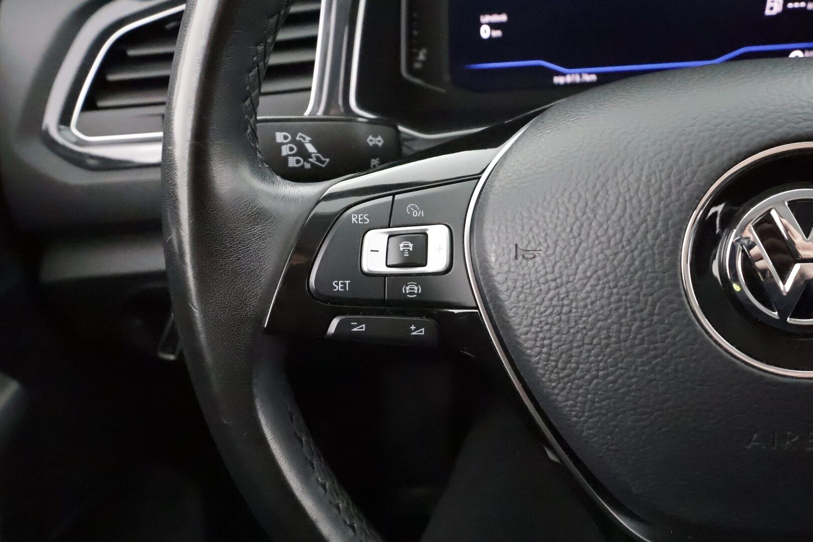 Volkswagen T-Roc 2019 Sport 1,5 TSI EVO 110 kW  DSG * Digimittaristo / ACC / P.tutkat / LED / Webasto / KeylessGo  * - Suomi-auto / Kahdet renkaat aluvanteilla 