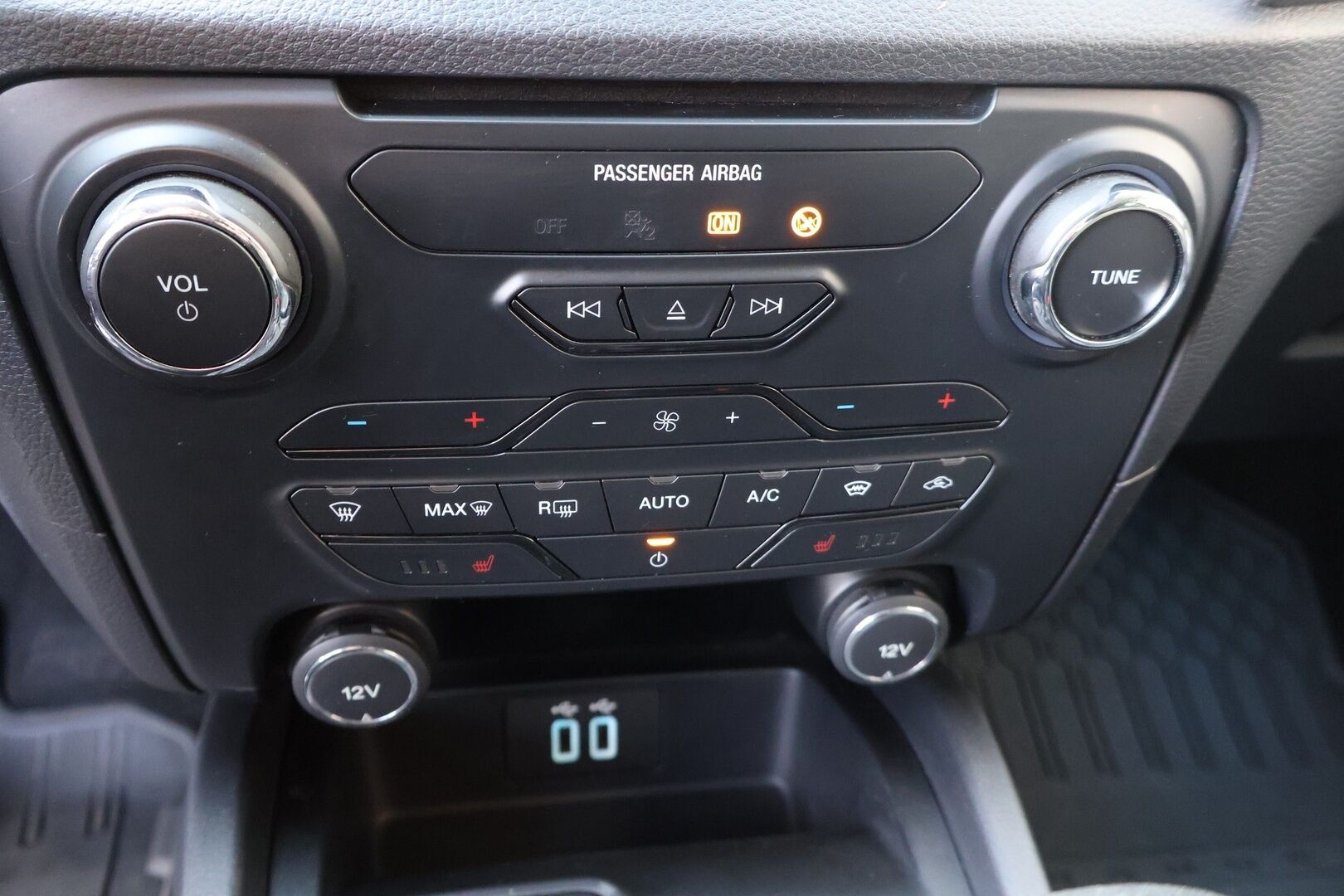 Ford Ranger 2019 Double Cab 2,0 TDCi 213 hp A10 4x4 Limited / Webasto / Nahkaverhoilu / Vetokoukku / Peruutuskamera / Astinlaudat / - HULLUT AVAJAISHULINAT KORKOTARJOUS 3,29 %