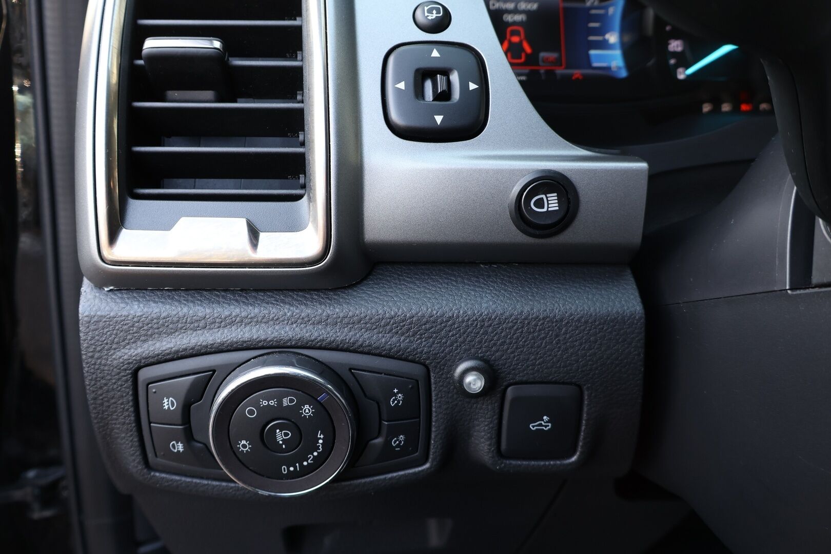 Ford Ranger 2019 Double Cab 2,0 TDCi 213 hp A10 4x4 Limited / Webasto / Nahkaverhoilu / Vetokoukku / Peruutuskamera / Astinlaudat / - HULLUT AVAJAISHULINAT KORKOTARJOUS 3,29 %