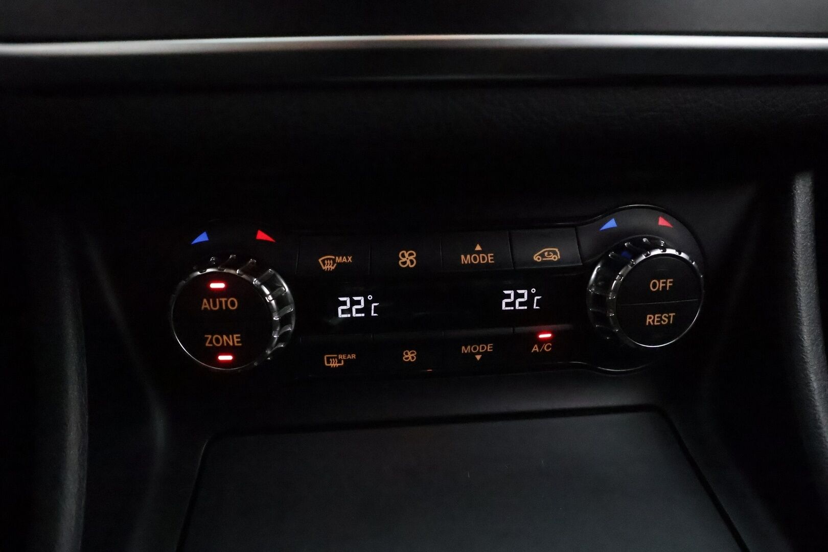 Mercedes-Benz CLA 2016 220 d 4Matic A - Vetokoukku / Harman&Kardon / Comand Navi / Xenon / Puolinahkasisusta / Sporttipenkit / Lohkolämmitin / Juuri katsastettu!