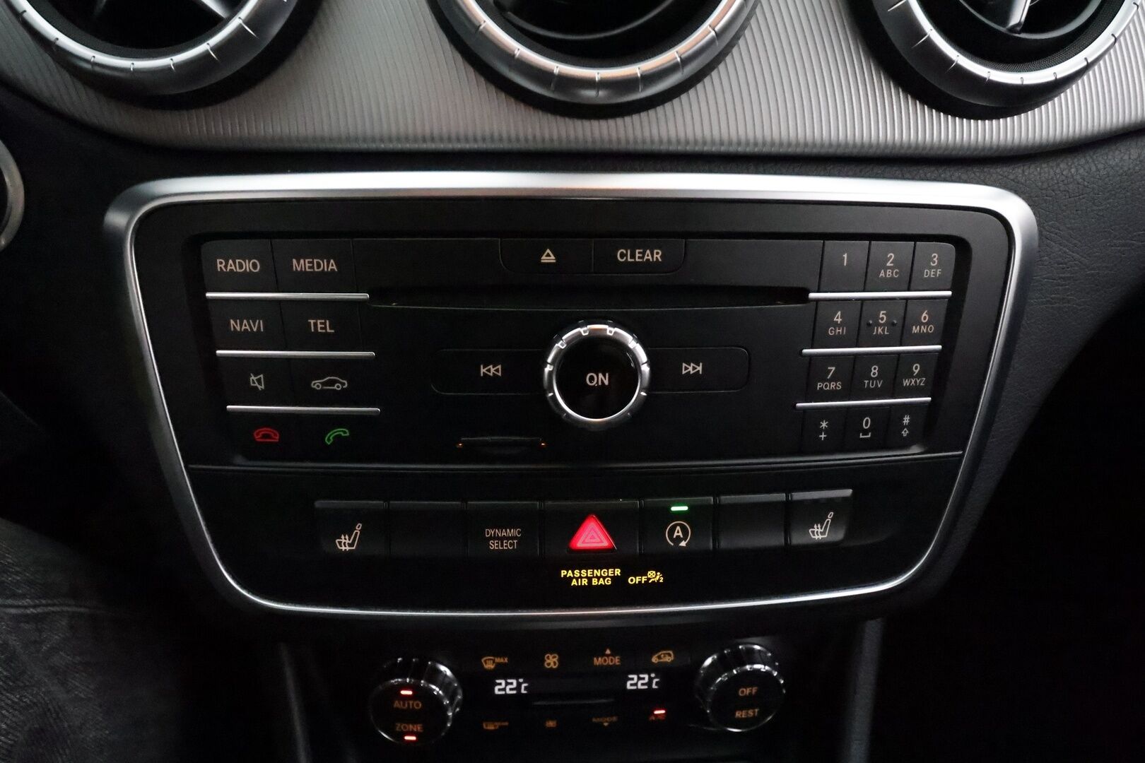 Mercedes-Benz CLA 2016 220 d 4Matic A - Vetokoukku / Harman&Kardon / Comand Navi / Xenon / Puolinahkasisusta / Sporttipenkit / Lohkolämmitin / Juuri katsastettu!
