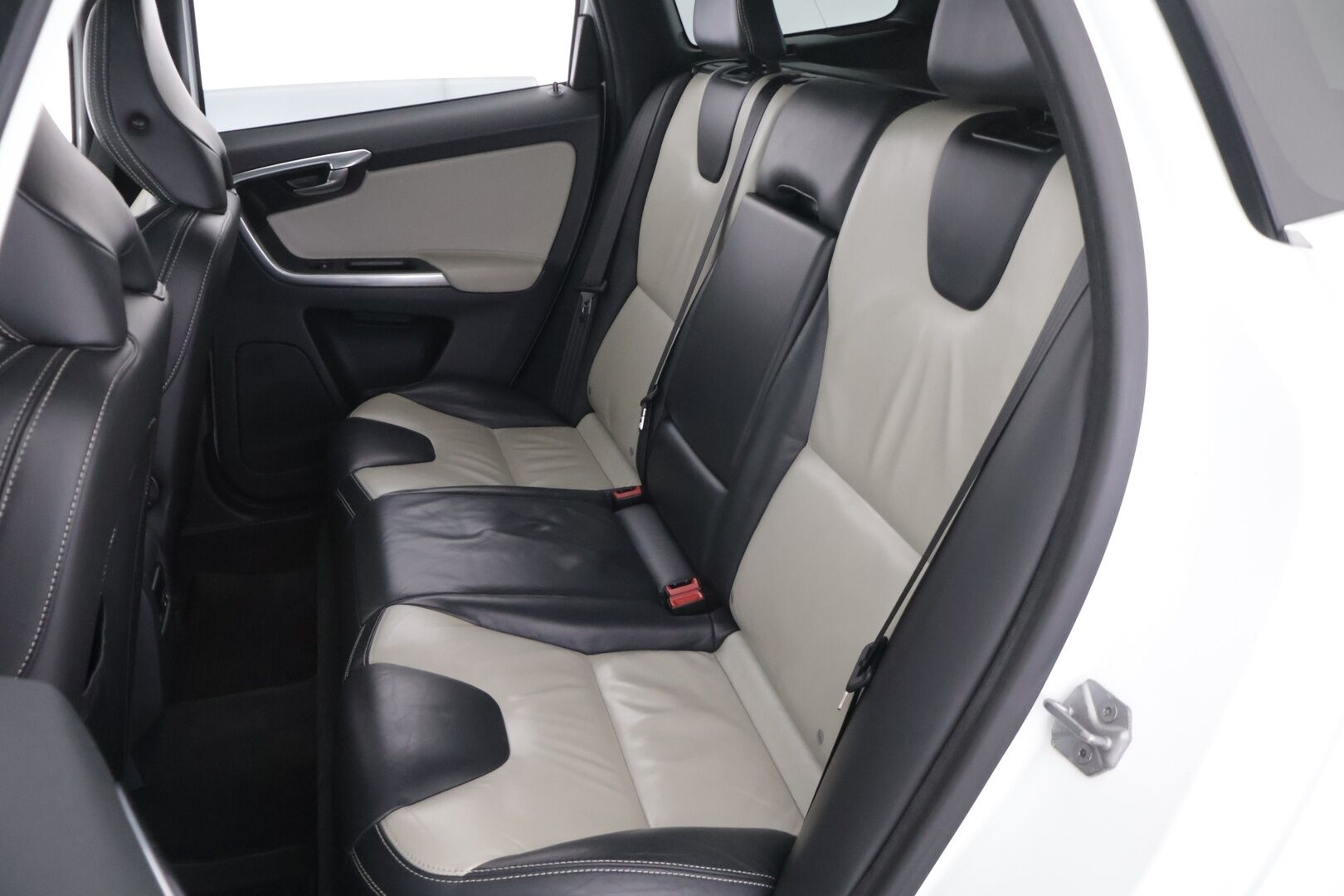 Volvo XC60 2014 D4 AWD Summum aut ** Webasto! / Panorama / Keyless / Navi / High Perf Audio / Vetokoukku! ** - *Polestar optimoitu / 20'' vanteet kesälle / Vahva 2.4l moottori* 