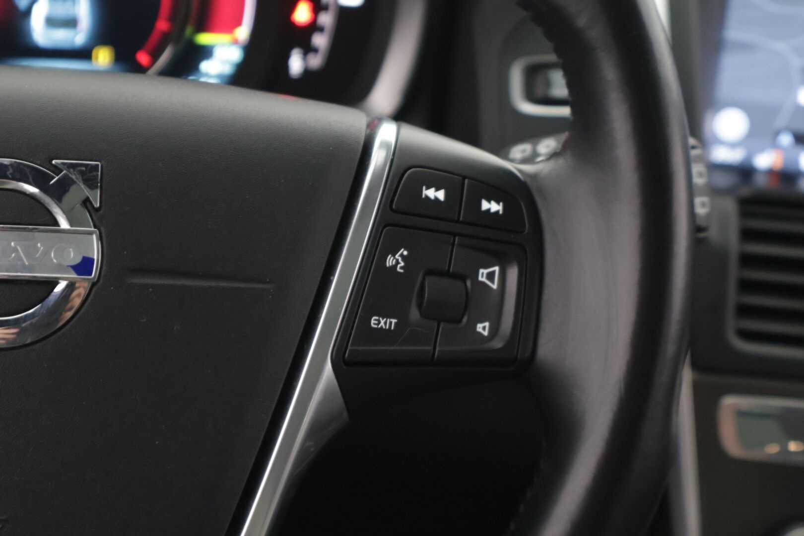 Volvo XC60 2013 D4 AWD Summum aut * Panorama / Keyless / Navi / Webasto / High Perf Audio / Koukku * - *Polestar optimoitu / 20'' vanteet kesälle / Vahva 2.4l moottori* 