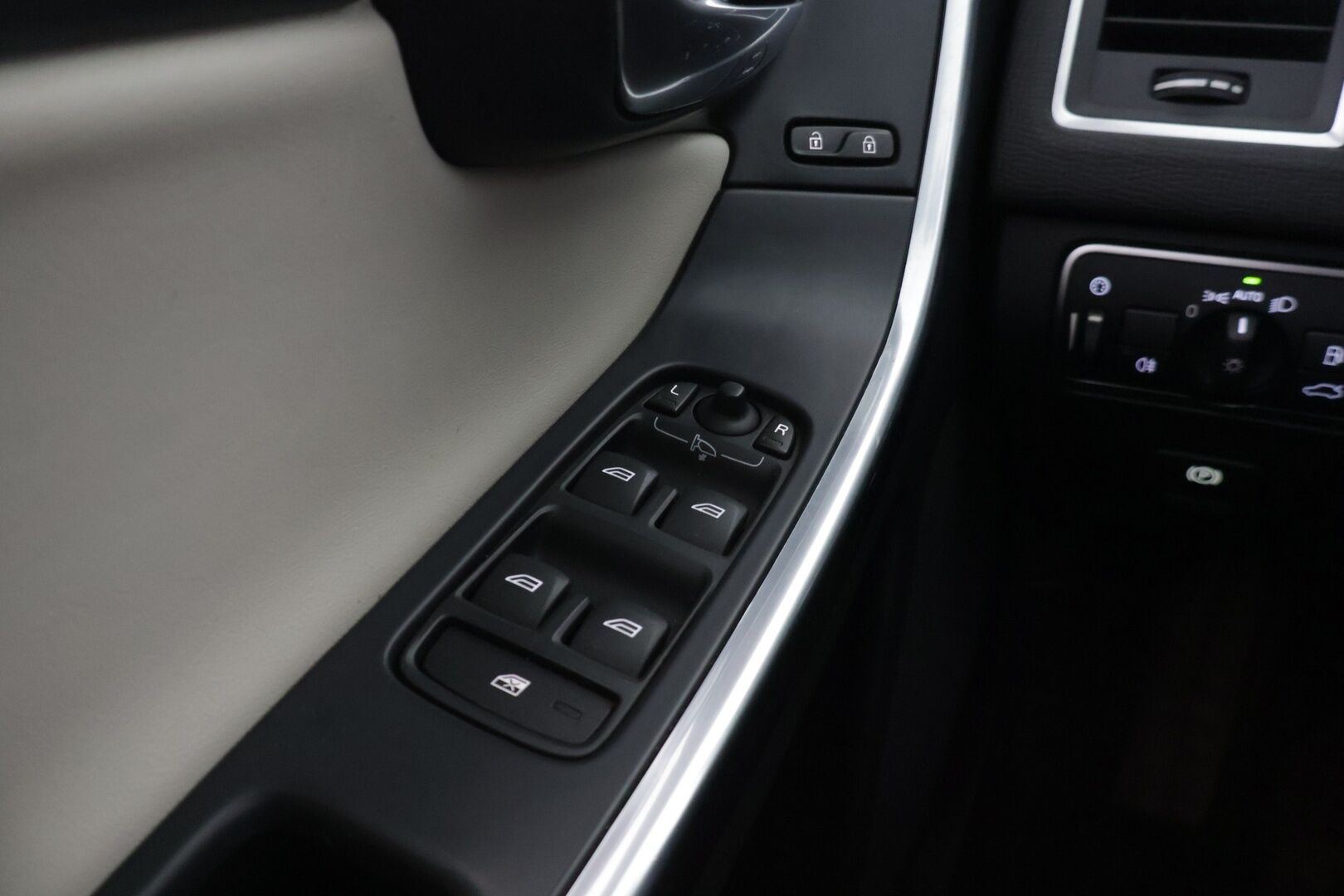 Volvo XC60 2014 D4 AWD Summum aut ** Webasto! / Panorama / Keyless / Navi / High Perf Audio / Vetokoukku! ** - *Polestar optimoitu / 20'' vanteet kesälle / Vahva 2.4l moottori* 