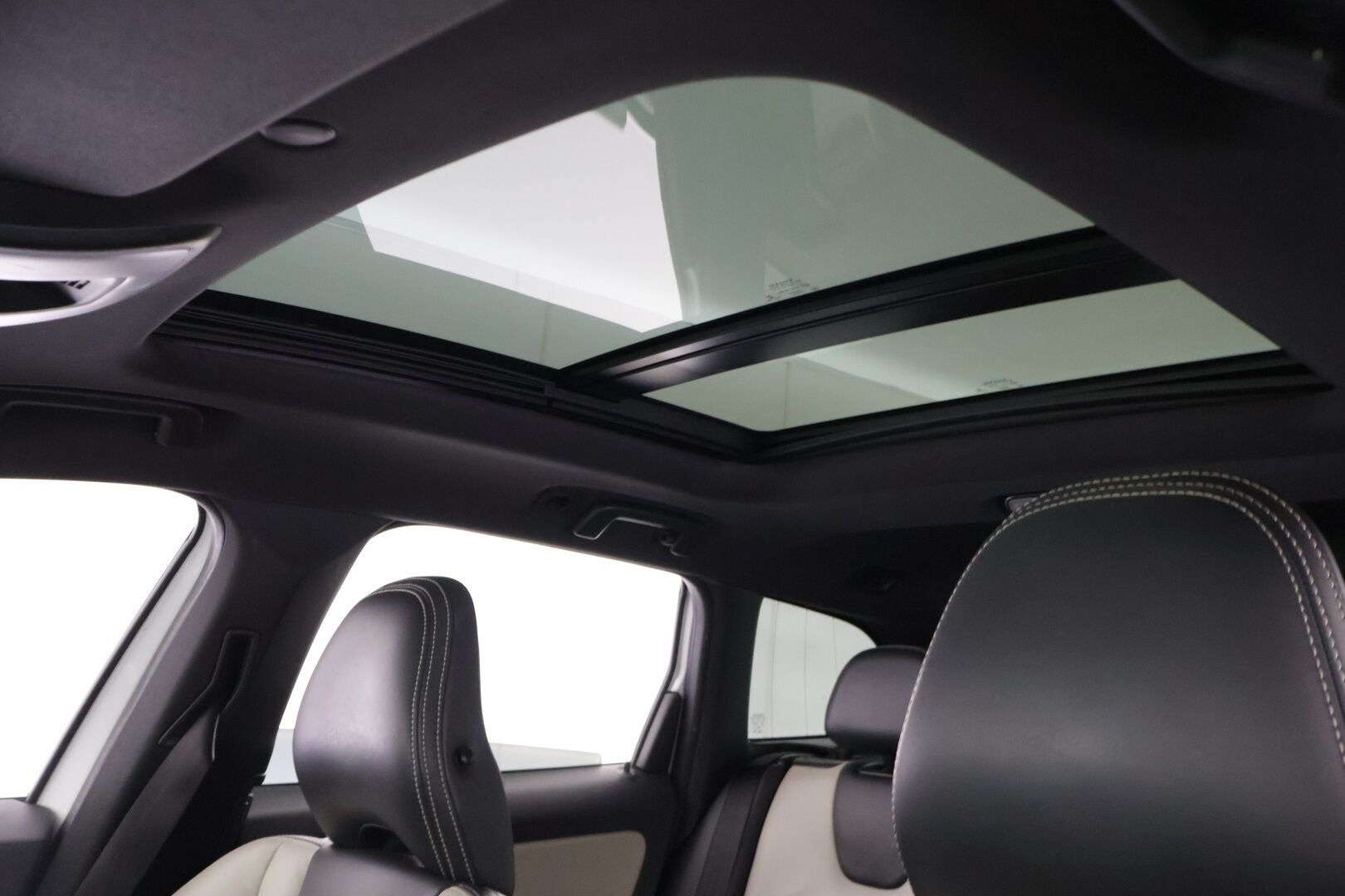 Volvo XC60 2013 D4 AWD Summum aut * Panorama / Keyless / Navi / Webasto / High Perf Audio / Koukku * - *Polestar optimoitu / 20'' vanteet kesälle / Vahva 2.4l moottori* 