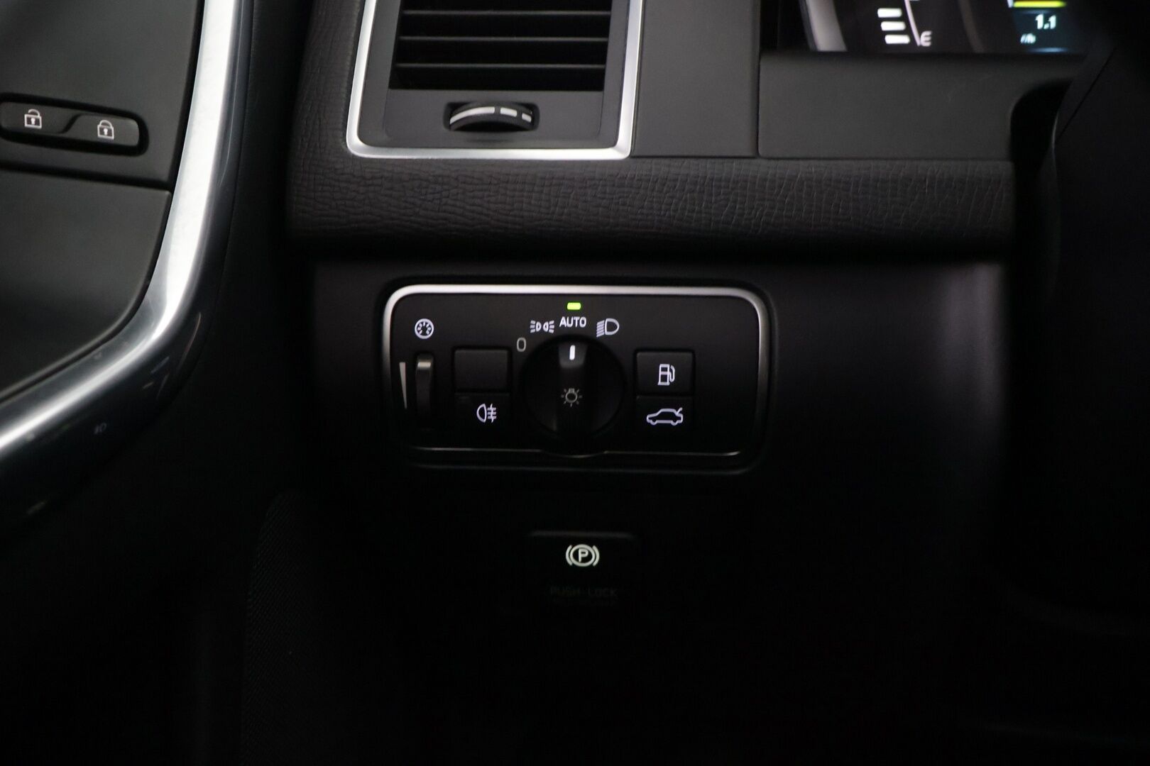 Volvo XC60 2013 D4 AWD Summum aut * Panorama / Keyless / Navi / Webasto / High Perf Audio / Koukku * - *Polestar optimoitu / 20'' vanteet kesälle / Vahva 2.4l moottori* 