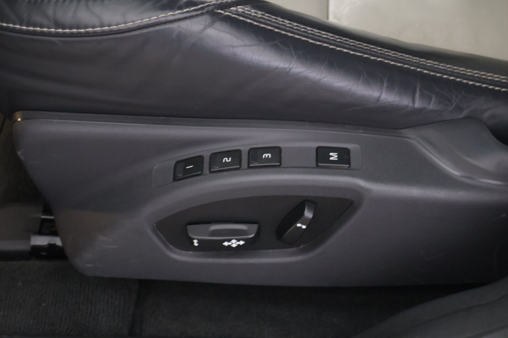 Volvo XC60 2013 D4 AWD Summum aut * Panorama / Keyless / Navi / Webasto / High Perf Audio / Koukku * - *Polestar optimoitu / 20'' vanteet kesälle / Vahva 2.4l moottori* 