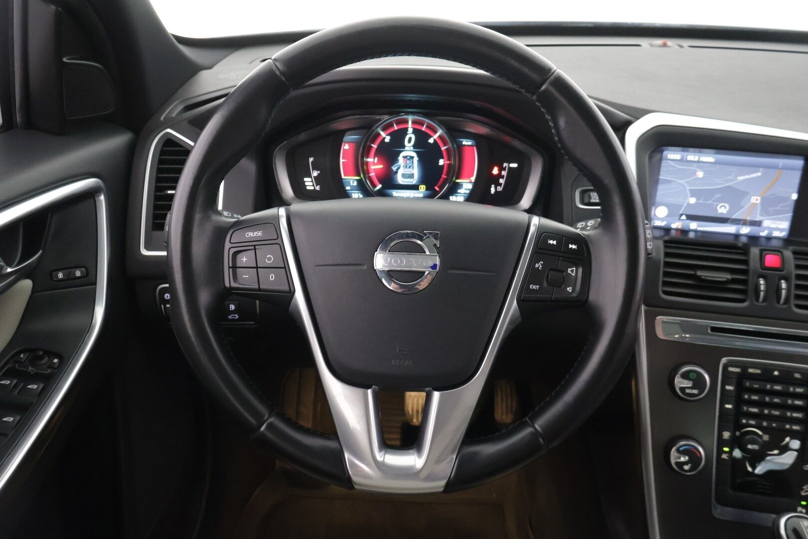 Volvo XC60 2014 D4 AWD Summum aut ** Webasto! / Panorama / Keyless / Navi / High Perf Audio / Vetokoukku! ** - *Polestar optimoitu / 20'' vanteet kesälle / Vahva 2.4l moottori* 