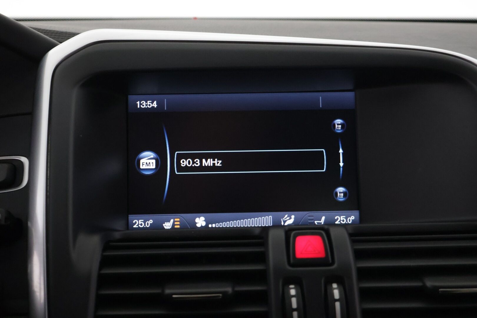 Volvo XC60 2014 D4 AWD Summum aut ** Webasto! / Panorama / Keyless / Navi / High Perf Audio / Vetokoukku! ** - *Polestar optimoitu / 20'' vanteet kesälle / Vahva 2.4l moottori* 