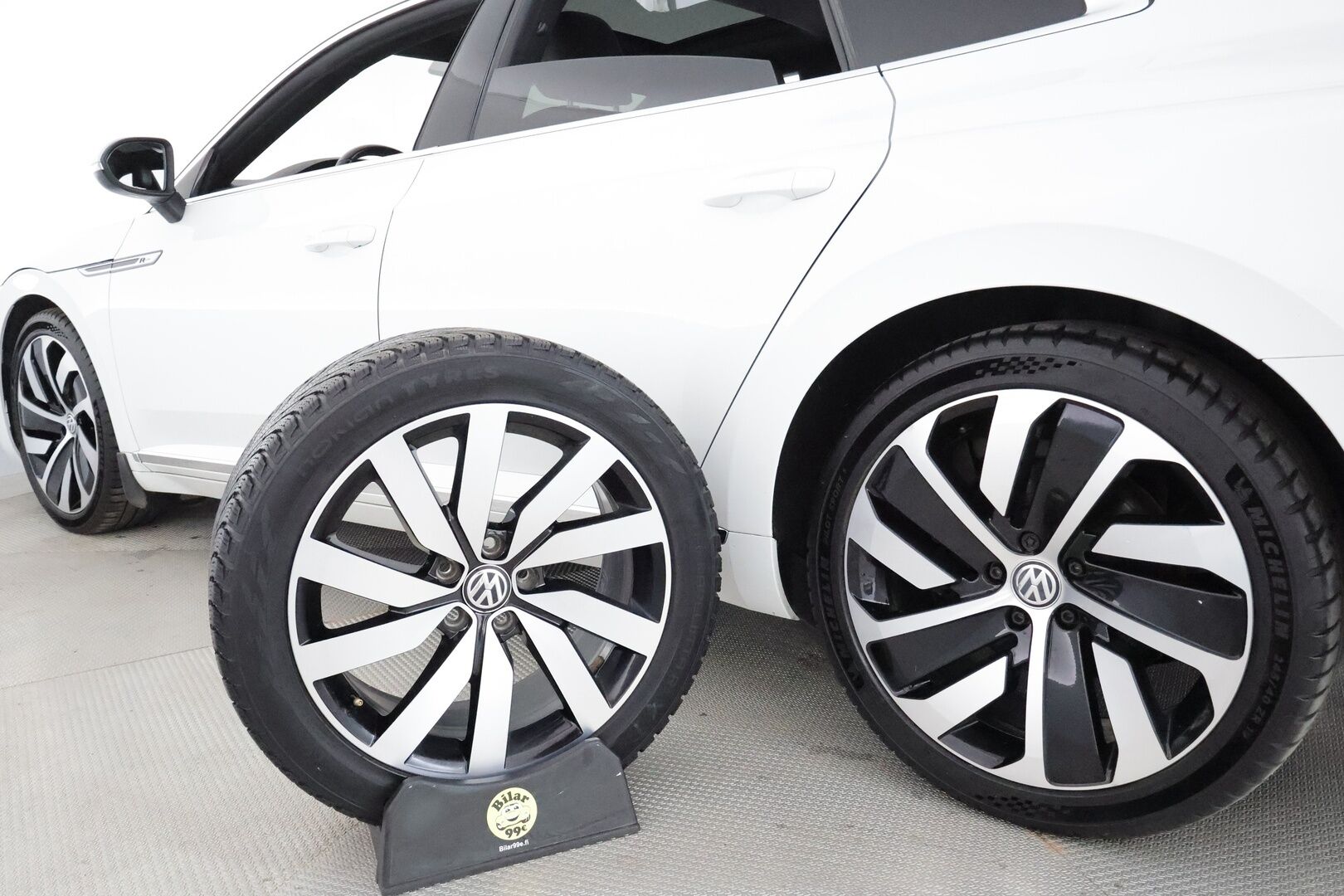 Volkswagen Arteon 2019 R-Line Limited Edition 2,0 TDI SCR 4MOTION DSG **Webasto / Koukku / Lasikattoluukku / Adapt.Vakkari / LED / P.kamera / - Suomi-auto / Kahdet Renkaat