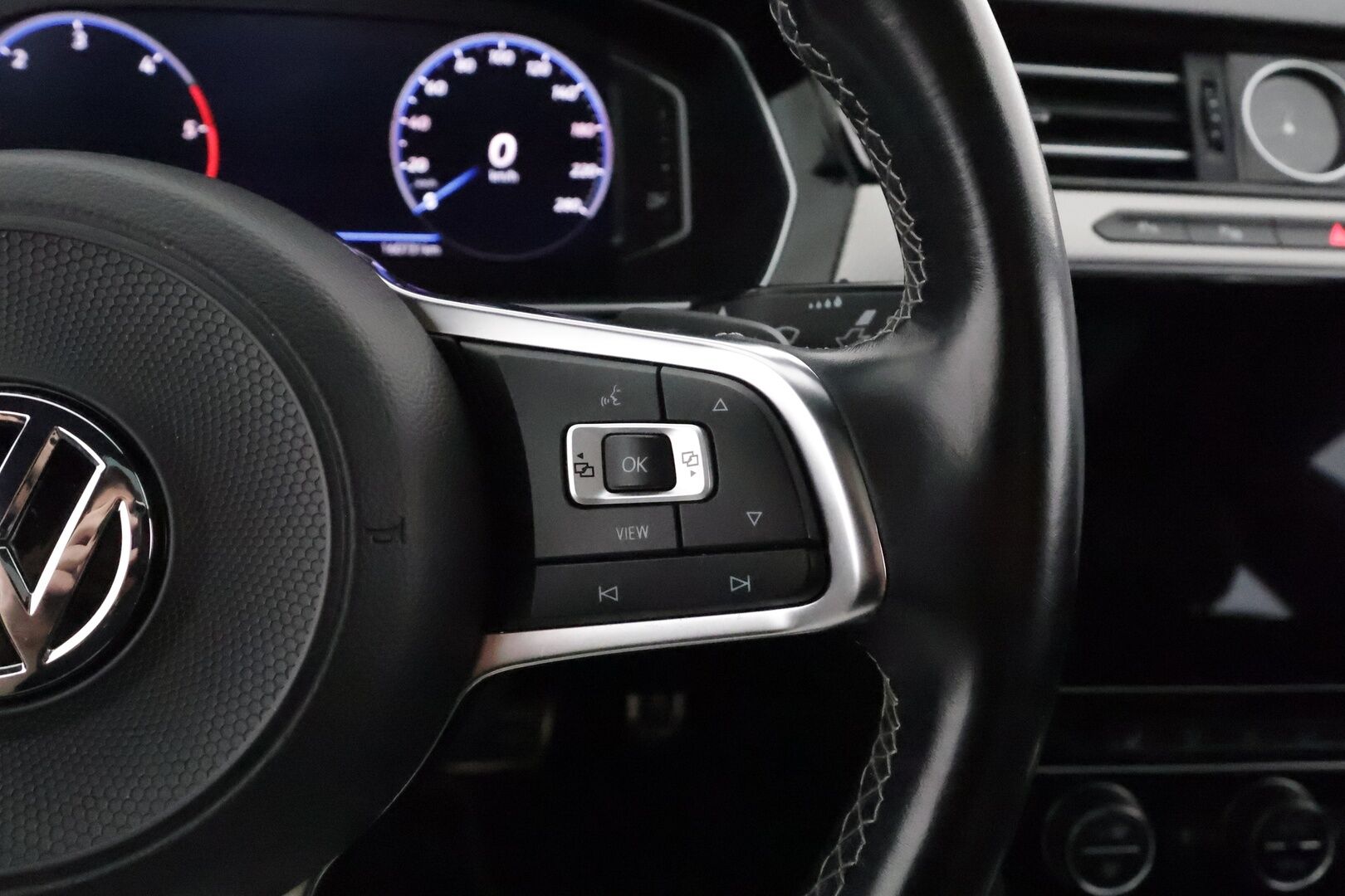 Volkswagen Arteon 2019 R-Line Limited Edition 2,0 TDI SCR 4MOTION DSG **Webasto / Koukku / Lasikattoluukku / Adapt.Vakkari / LED / P.kamera / - Suomi-auto / Kahdet Renkaat