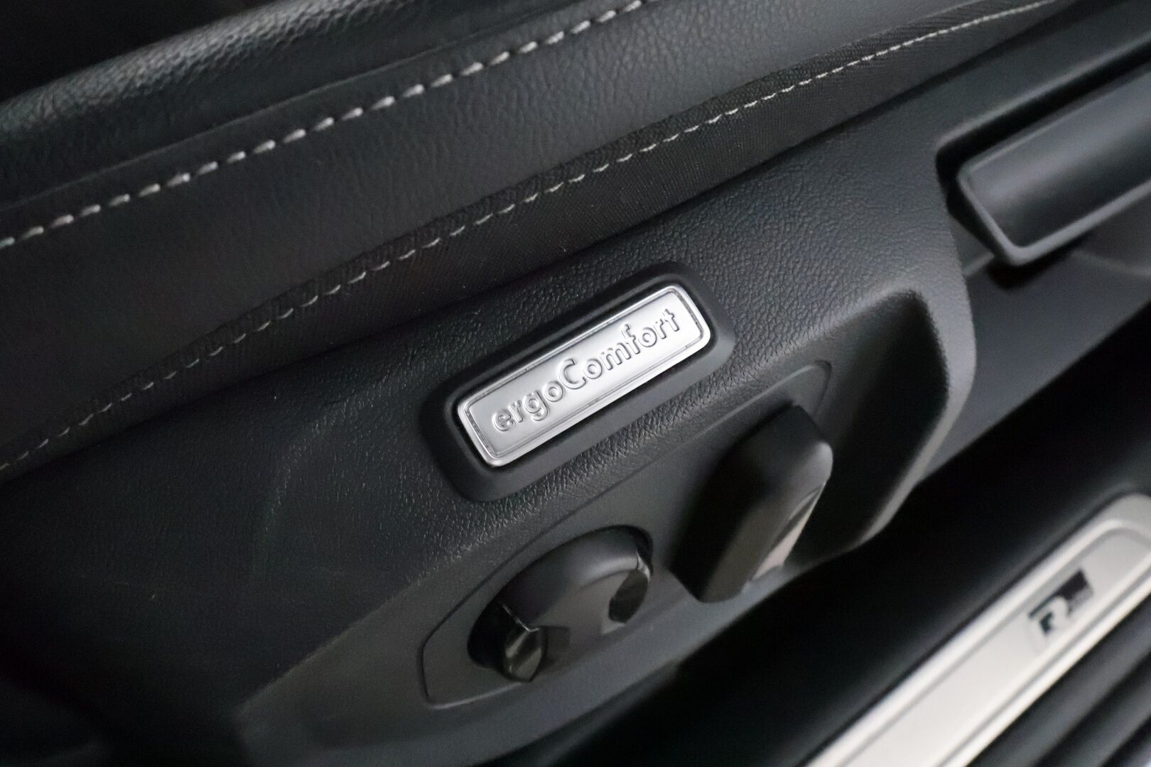 Volkswagen Arteon 2019 R-Line Limited Edition 2,0 TDI SCR 4MOTION DSG **Webasto / Koukku / Lasikattoluukku / Adapt.Vakkari / LED / P.kamera / - Suomi-auto / Kahdet Renkaat