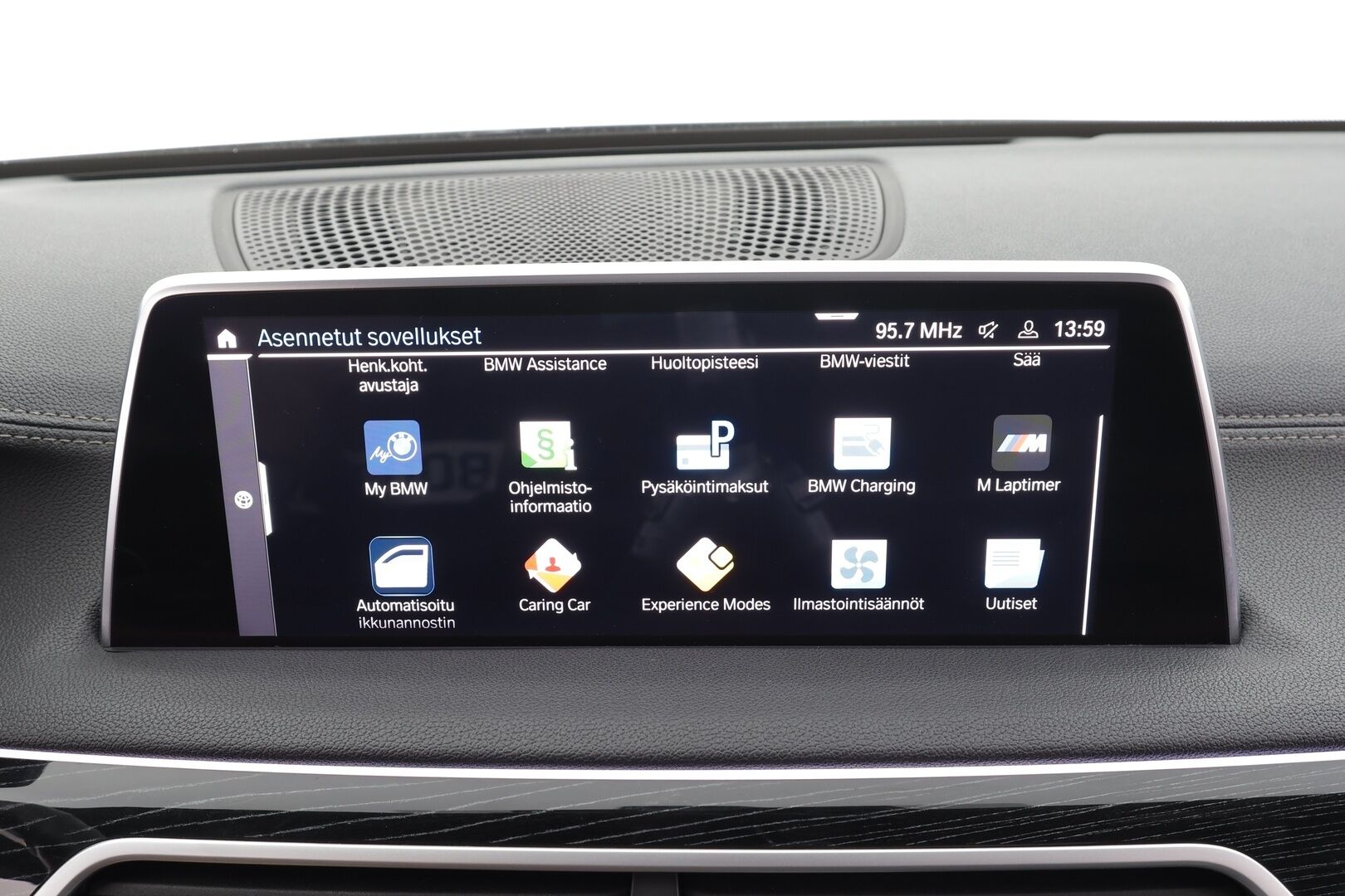 BMW 745 2020 G12 Sedan 745Le A xDrive M-Sport - | ACC | HUD | Comfort nahat muistilla | Laser | H/K | Sky Lounge | Panorama | Sähk. takapenkit | DAP | Eleohjaus | Comfort Access | P.kamera |