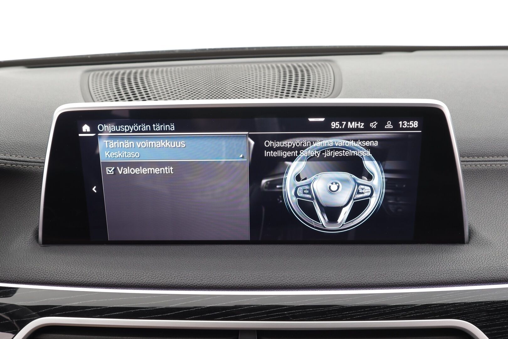 BMW 745 2020 G12 Sedan 745Le A xDrive M-Sport - | ACC | HUD | Comfort nahat muistilla | Laser | H/K | Sky Lounge | Panorama | Sähk. takapenkit | DAP | Eleohjaus | Comfort Access | P.kamera |