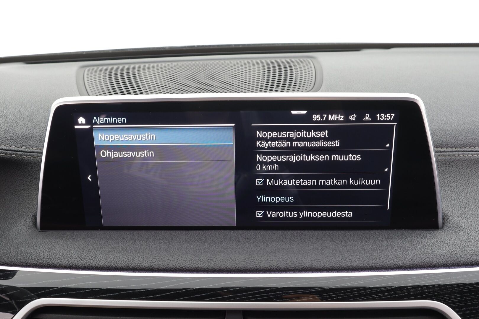 BMW 745 2020 G12 Sedan 745Le A xDrive M-Sport - | ACC | HUD | Comfort nahat muistilla | Laser | H/K | Sky Lounge | Panorama | Sähk. takapenkit | DAP | Eleohjaus | Comfort Access | P.kamera |