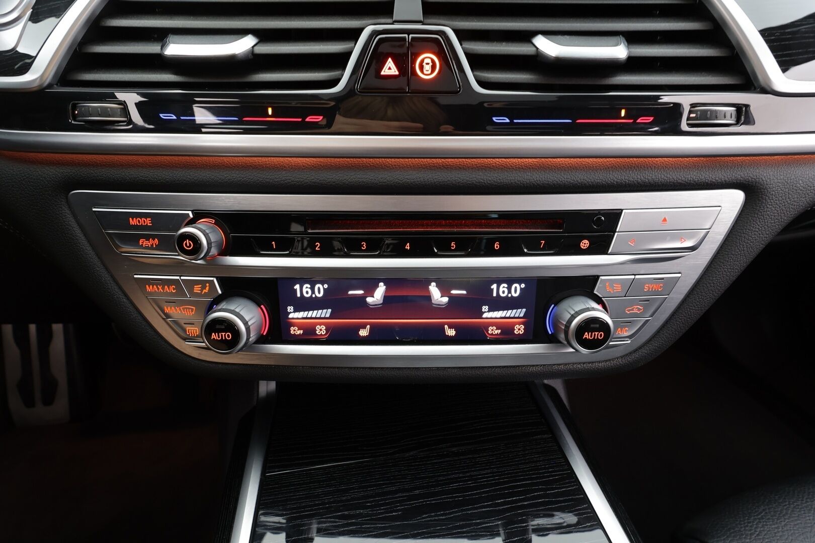 BMW 745 2020 G12 Sedan 745Le A xDrive M-Sport - | ACC | HUD | Comfort nahat muistilla | Laser | H/K | Sky Lounge | Panorama | Sähk. takapenkit | DAP | Eleohjaus | Comfort Access | P.kamera |