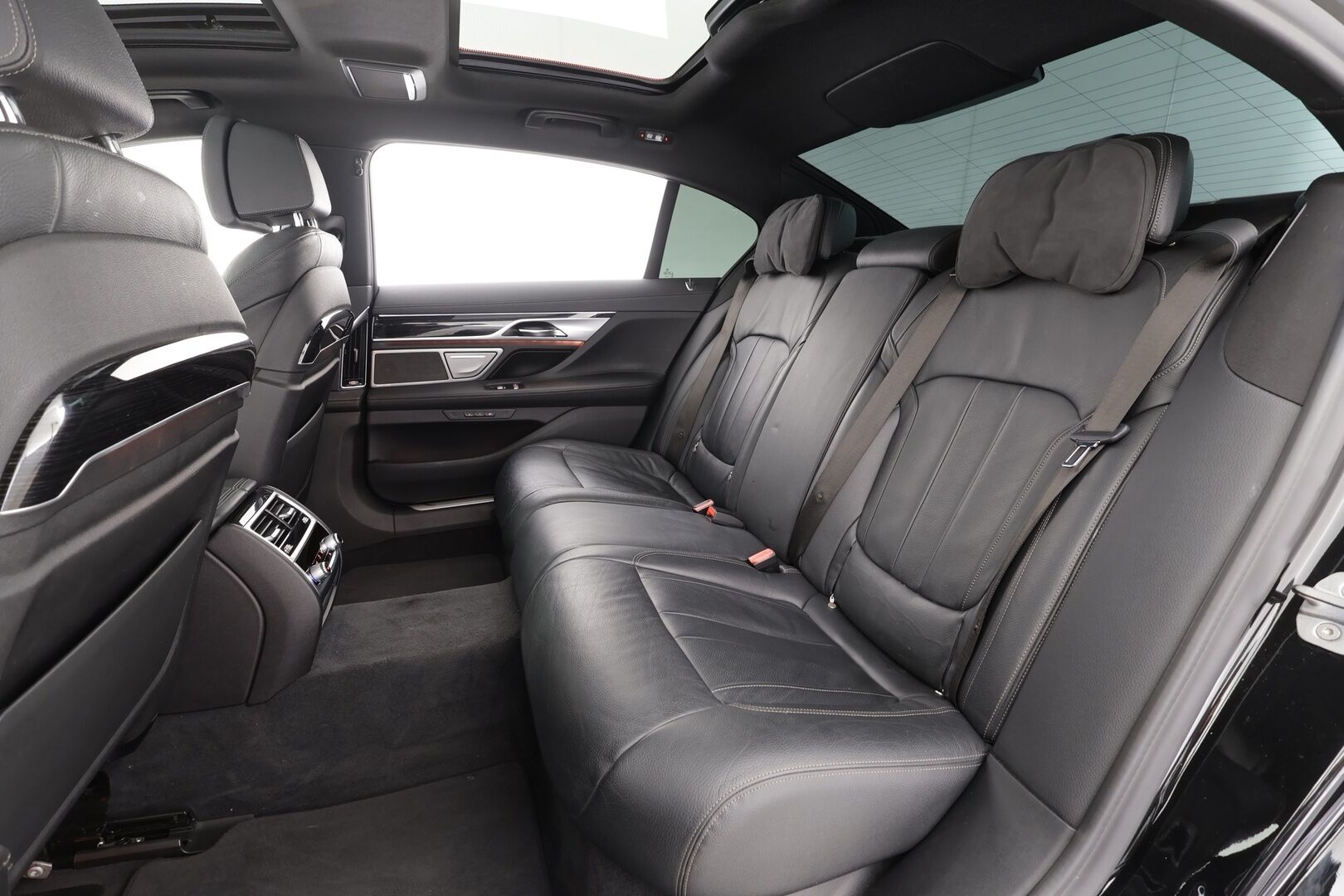 BMW 745 2020 G12 Sedan 745Le A xDrive M-Sport - | ACC | HUD | Comfort nahat muistilla | Laser | H/K | Sky Lounge | Panorama | Sähk. takapenkit | DAP | Eleohjaus | Comfort Access | P.kamera |