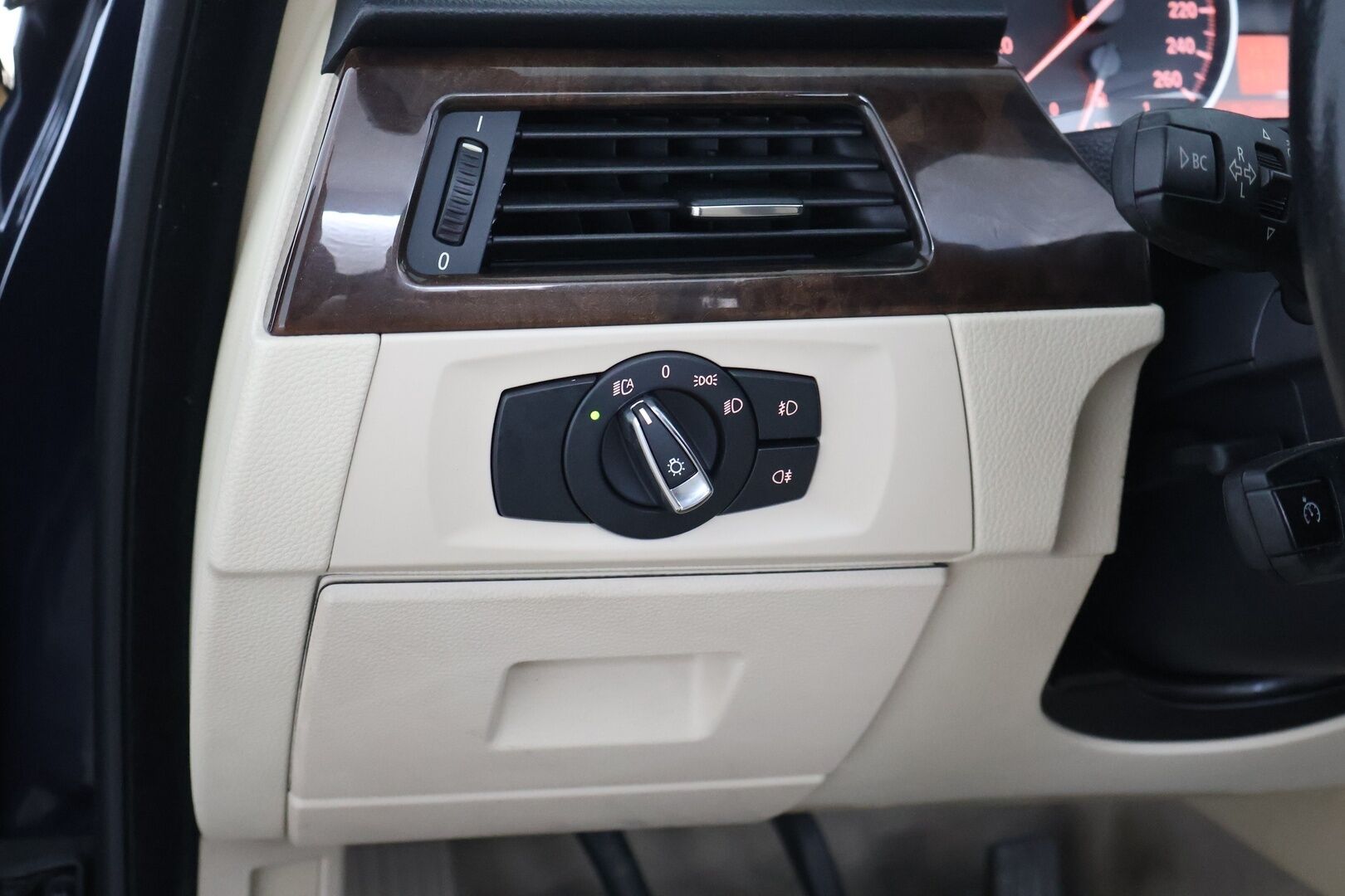 BMW 320 2009 E93 Cabrio - Muistipenkki | Vaalea nahkasisusta | Lohko + sisäp. | Xenon | P. Tutkat | Vakkari | 2x Renkaat