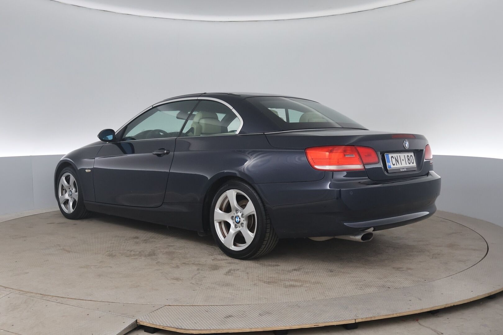 BMW 320 2009 320i Avoauto (AE) 2ov 1995cm3 - Muistipenkki | Vaalea nahkasisusta | Lohko + sisäp. | Xenon | P. Tutkat | Vakkari | 2x Renkaat