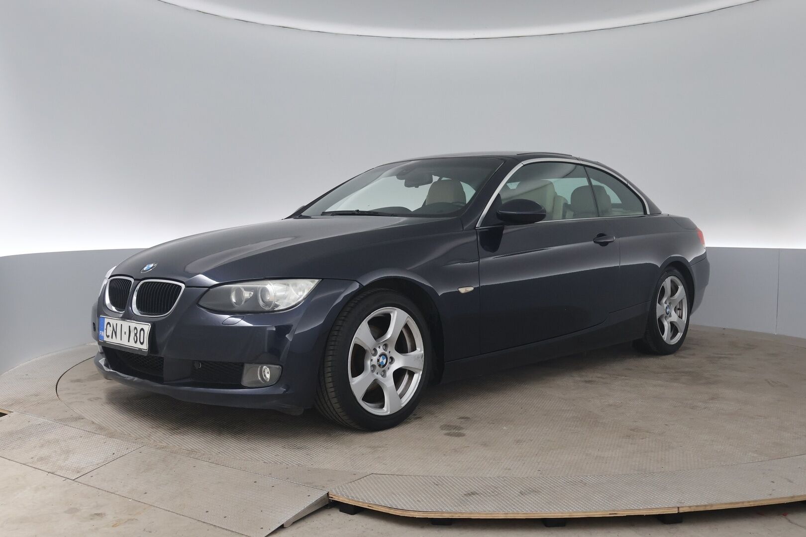 BMW 320 2009 320i Avoauto (AE) 2ov 1995cm3 - Muistipenkki | Vaalea nahkasisusta | Lohko + sisäp. | Xenon | P. Tutkat | Vakkari | 2x Renkaat