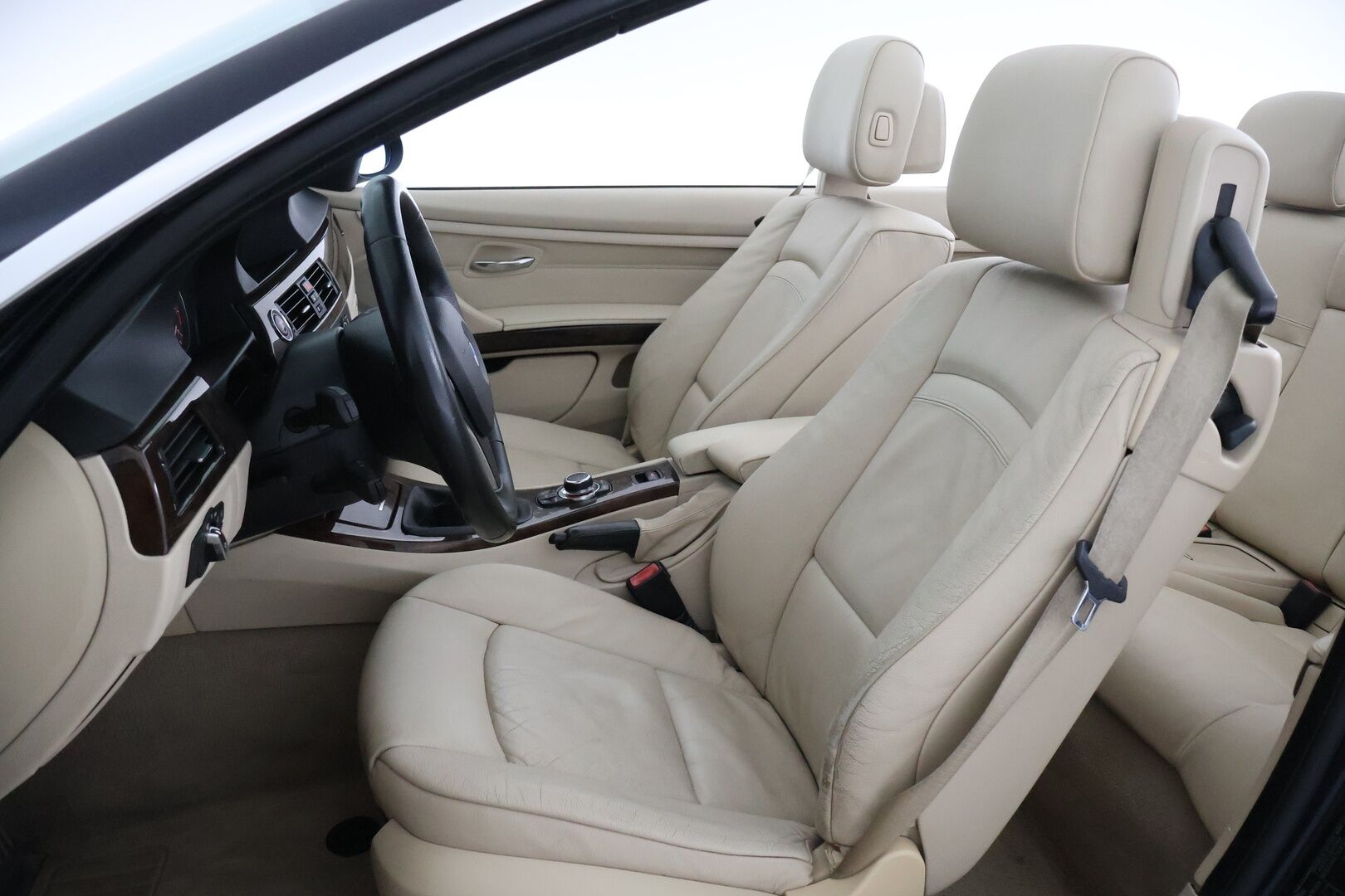 BMW 320 2009 320i Avoauto (AE) 2ov 1995cm3 - Muistipenkki | Vaalea nahkasisusta | Lohko + sisäp. | Xenon | P. Tutkat | Vakkari | 2x Renkaat
