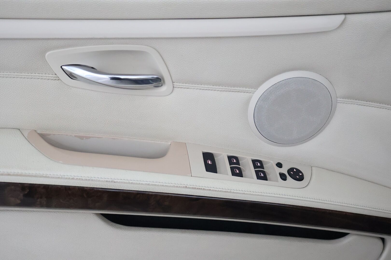 BMW 320 2009 320i Avoauto (AE) 2ov 1995cm3 - Muistipenkki | Vaalea nahkasisusta | Lohko + sisäp. | Xenon | P. Tutkat | Vakkari | 2x Renkaat