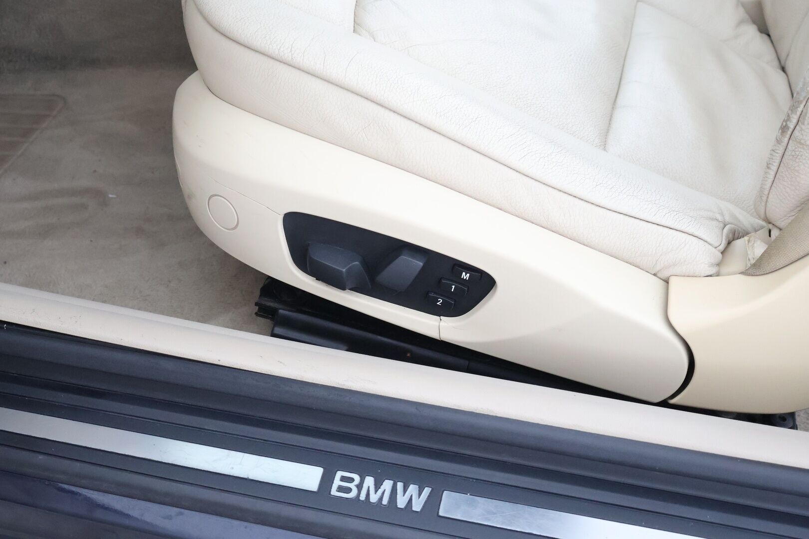 BMW 320 2009 E93 Cabrio - Muistipenkki | Vaalea nahkasisusta | Lohko + sisäp. | Xenon | P. Tutkat | Vakkari | 2x Renkaat