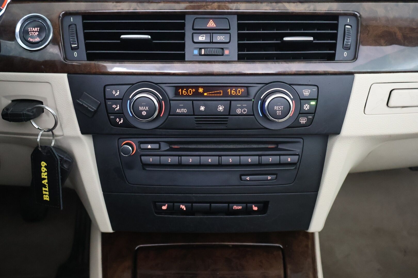 BMW 320 2009 320i Avoauto (AE) 2ov 1995cm3 - Muistipenkki | Vaalea nahkasisusta | Lohko + sisäp. | Xenon | P. Tutkat | Vakkari | 2x Renkaat