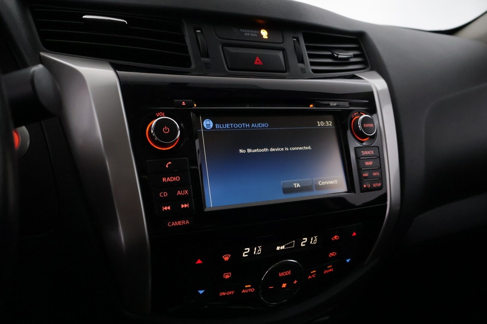 Nissan Navara 2019 Double Cab 2,3 dCi 190hp AT N-Guard, 2 Seats *ALV / 360° / Kattoluukku / KeyLessGo / Nahat / Sähköpenkki / Koukku* - Juuri katsastettu / Hyvin huollettu! / Kahdet renkaat aluvanteilla* - Osta nyt, maksa vasta ensi vuonna