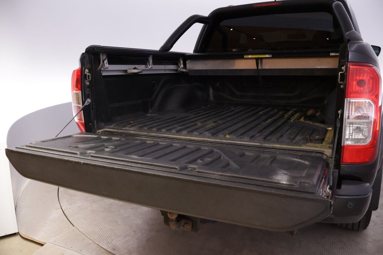 Nissan Navara 2019 Double Cab 2,3 dCi 190hp AT N-Guard, 2 Seats *ALV / 360° / Kattoluukku / KeyLessGo / Nahat / Sähköpenkki / Koukku* - Juuri katsastettu / Hyvin huollettu! / Kahdet renkaat aluvanteilla* - Osta nyt, maksa vasta ensi vuonna