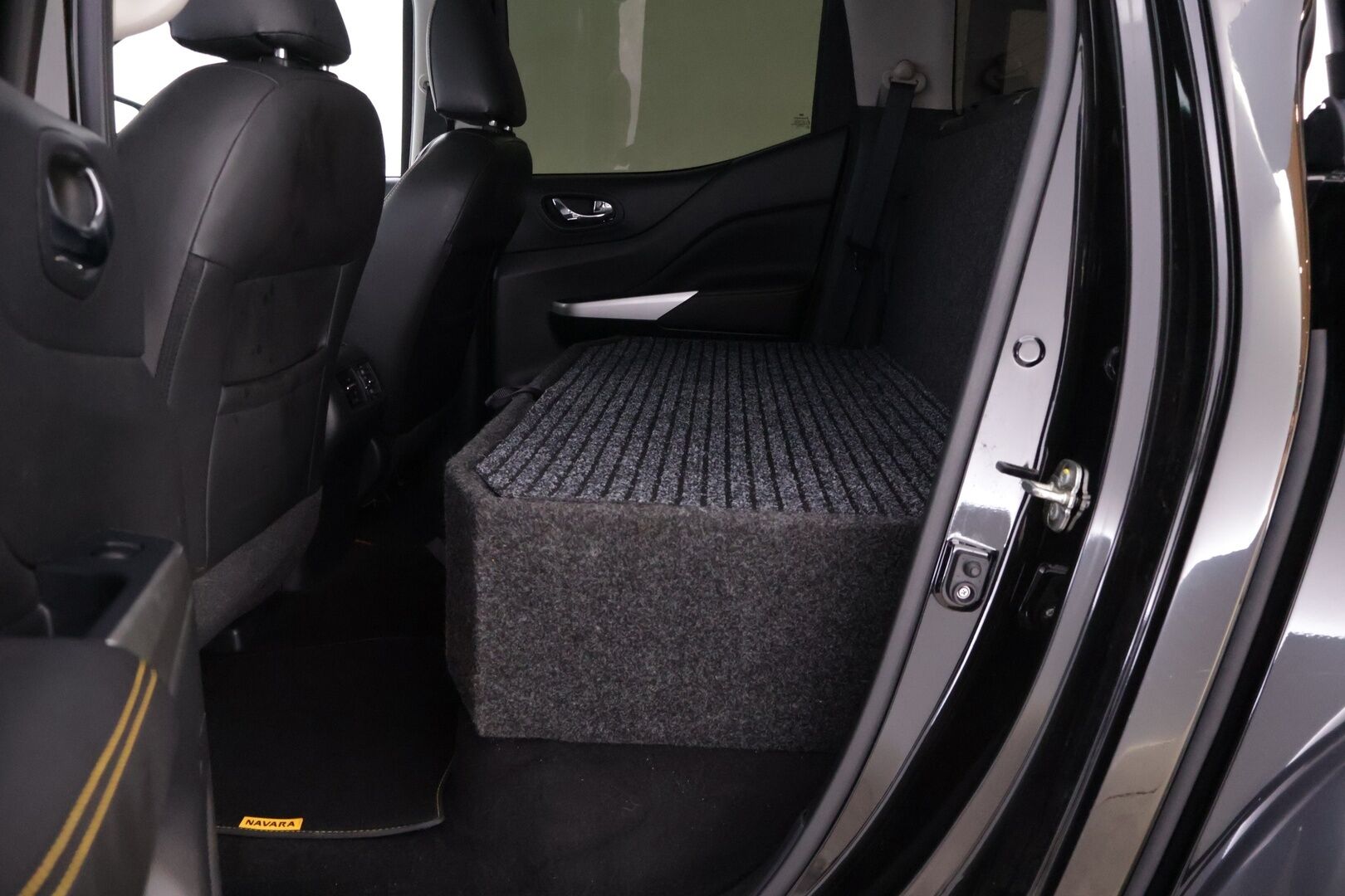 Nissan Navara 2019 Double Cab 2,3 dCi 190hp AT N-Guard, 2 Seats *ALV / 360° / Kattoluukku / KeyLessGo / Nahat / Sähköpenkki / Koukku* - Juuri katsastettu / Hyvin huollettu! / Kahdet renkaat aluvanteilla* - Osta nyt, maksa vasta ensi vuonna