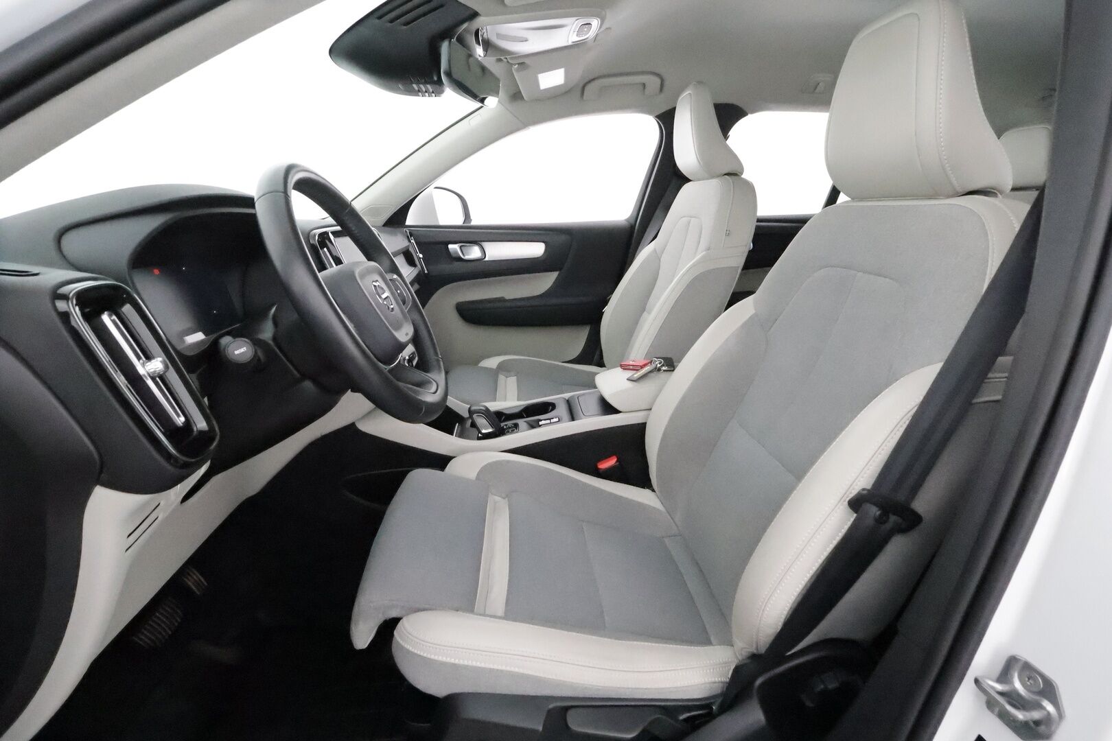 Volvo XC40 2019 D4 AWD Business aut **1-om. Suomi-auto / Pa-lämmitin / Keyless / Koukku / Apple&Android** - 3,99 % KORKOTARJOUS TÄHÄN AUTOON - 