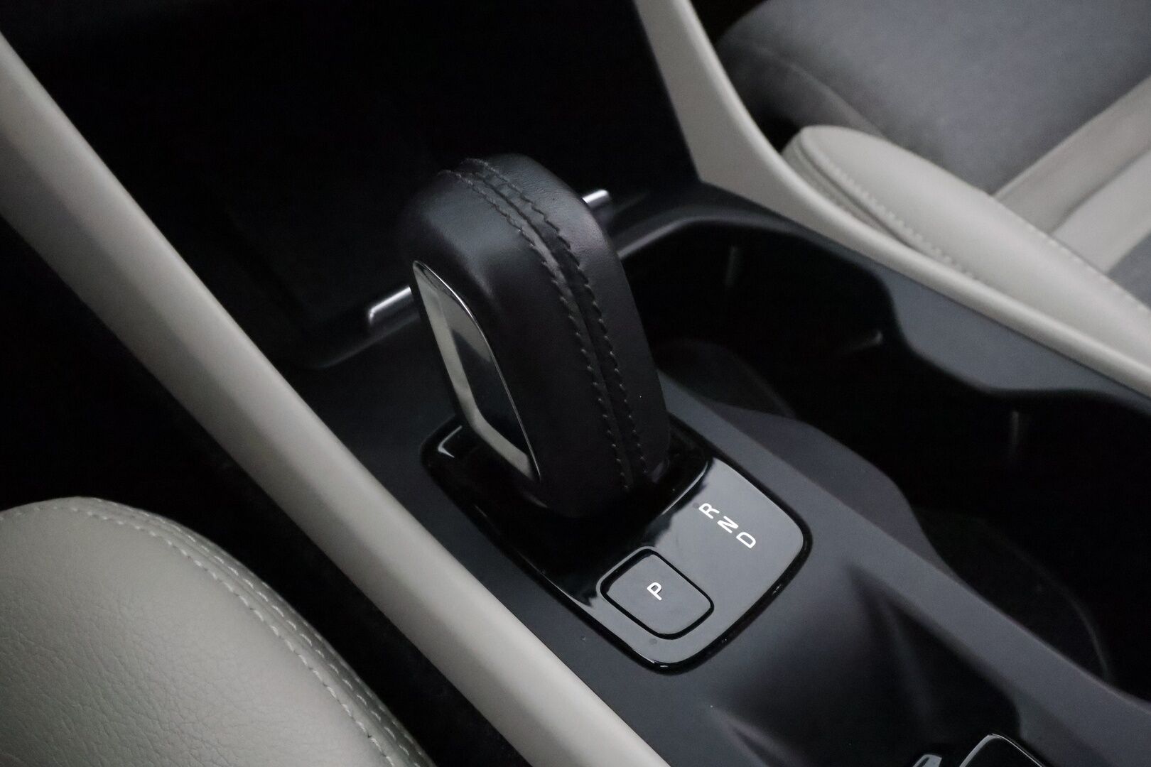 Volvo XC40 2019 D4 AWD Business aut **1-om. Suomi-auto / Pa-lämmitin / Keyless / Koukku / Apple&Android** - 3,99 % KORKOTARJOUS TÄHÄN AUTOON - 