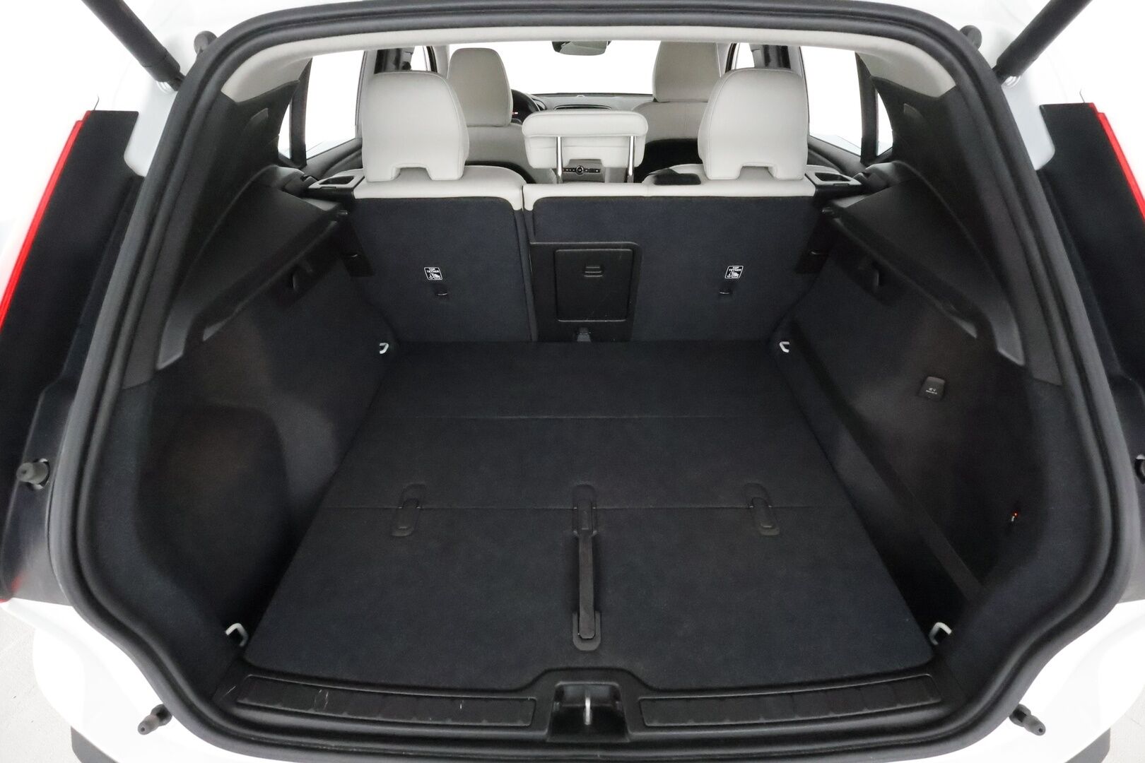 Volvo XC40 2019 D4 AWD Business aut **1-om. Suomi-auto / Pa-lämmitin / Keyless / Koukku / Apple&Android** - 3,99 % KORKOTARJOUS TÄHÄN AUTOON - 