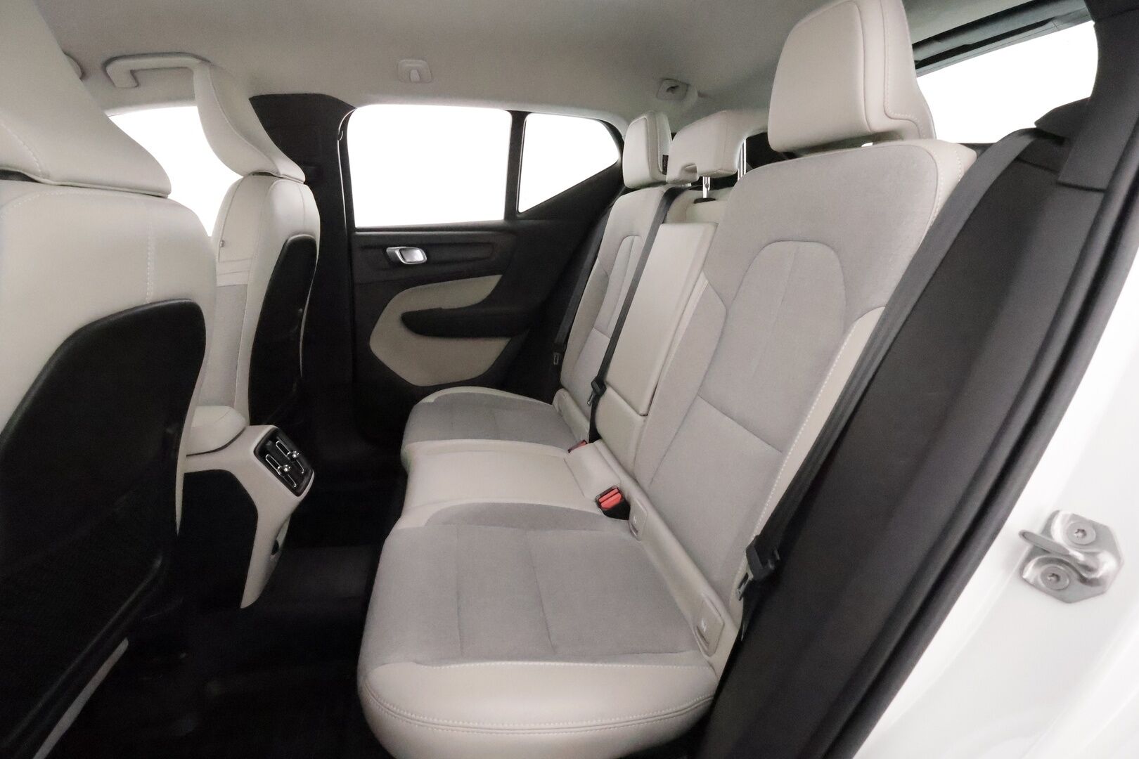 Volvo XC40 2019 D4 AWD Business aut **1-om. Suomi-auto / Pa-lämmitin / Keyless / Koukku / Apple&Android** - 3,99 % KORKOTARJOUS TÄHÄN AUTOON - 
