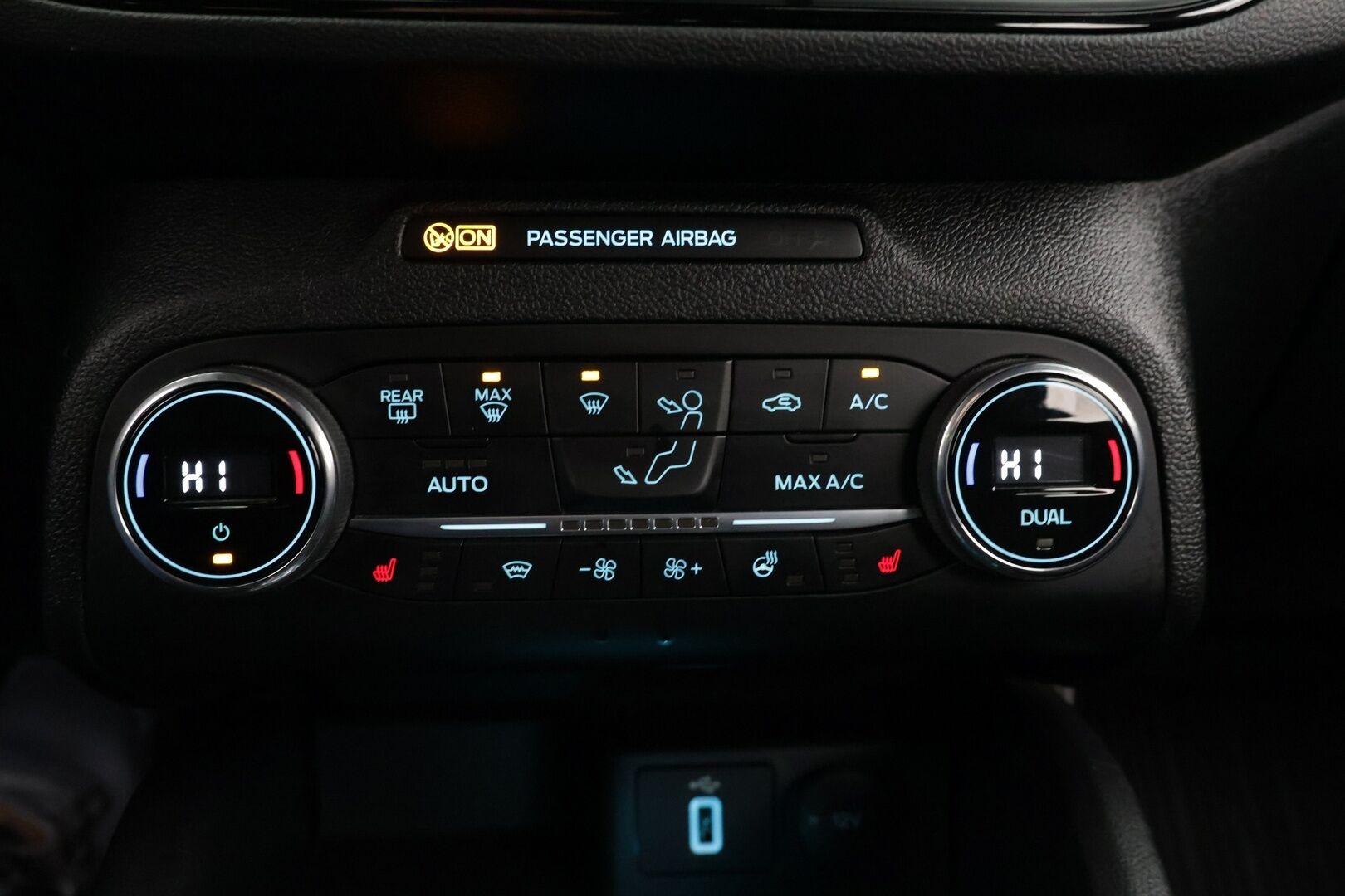 Ford Focus 2019 1,0 EcoBoost 125hv  ST-Line * ACC / Koukku / B&O / P-kamera * - Taloudellinen / B&O / 2xrenkaat - HULLUT AVAJAISHULINAT KORKOTARJOUS 3,29 %