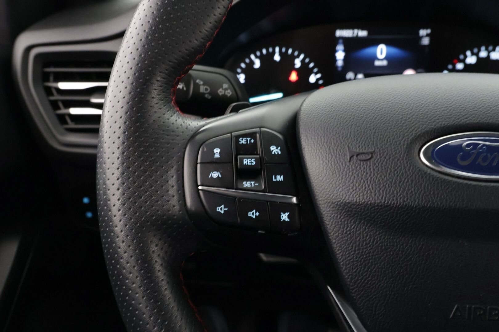 Ford Focus 2019 1,0 EcoBoost 125hv  ST-Line* // Koukku/ B&O / ACC / P-kamera// - Taloudellinen / B&O / 2xrenkaat