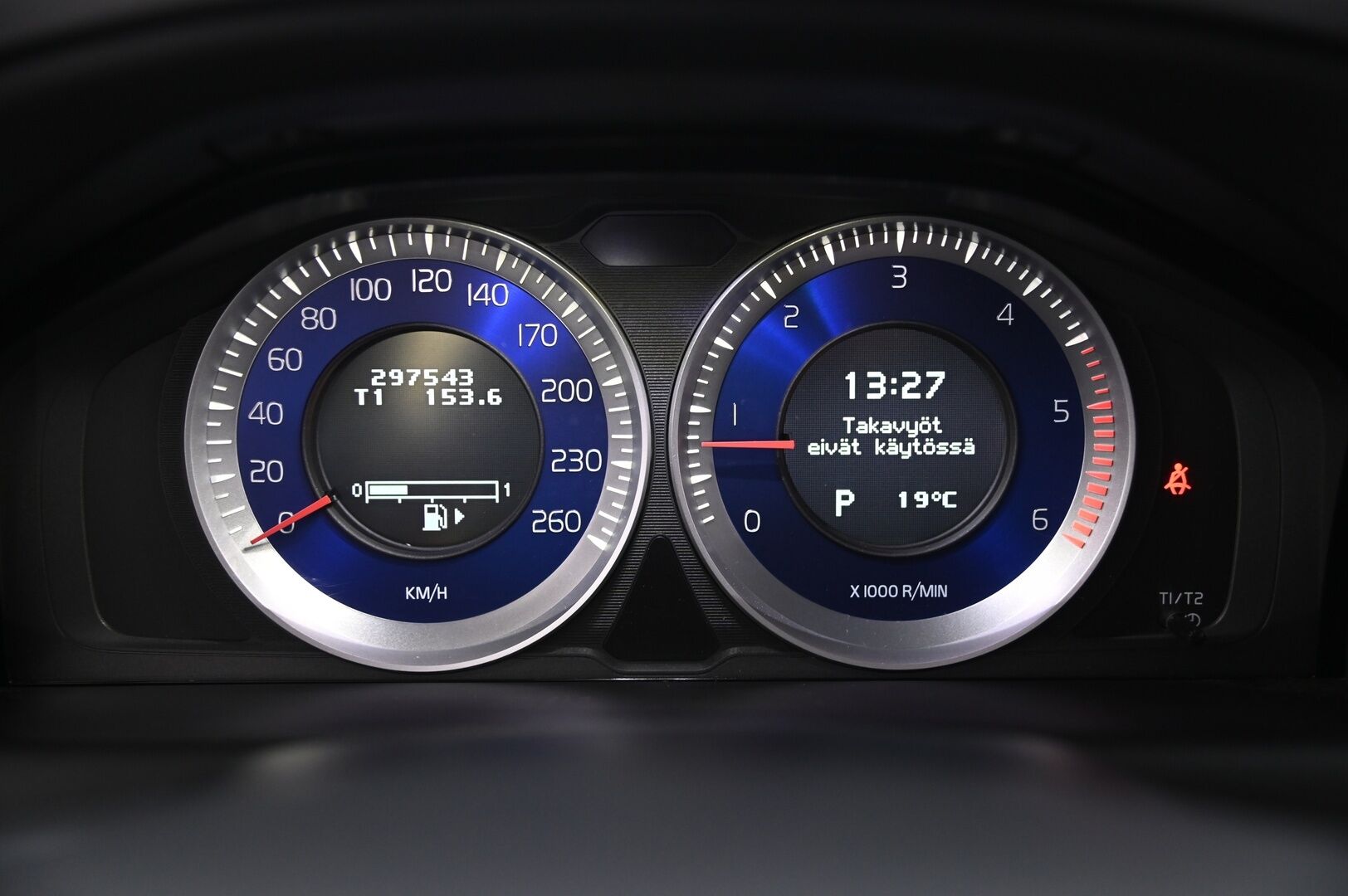 Volvo XC60 2012 D5 AWD R-Design aut *Webasto / Adapt.vakkari / Panorama / Koukku / Muistipenkki / Nahkasisusta / Blis / 2x Avain* - Peruutuskamera / Xenon / Bluetooth 