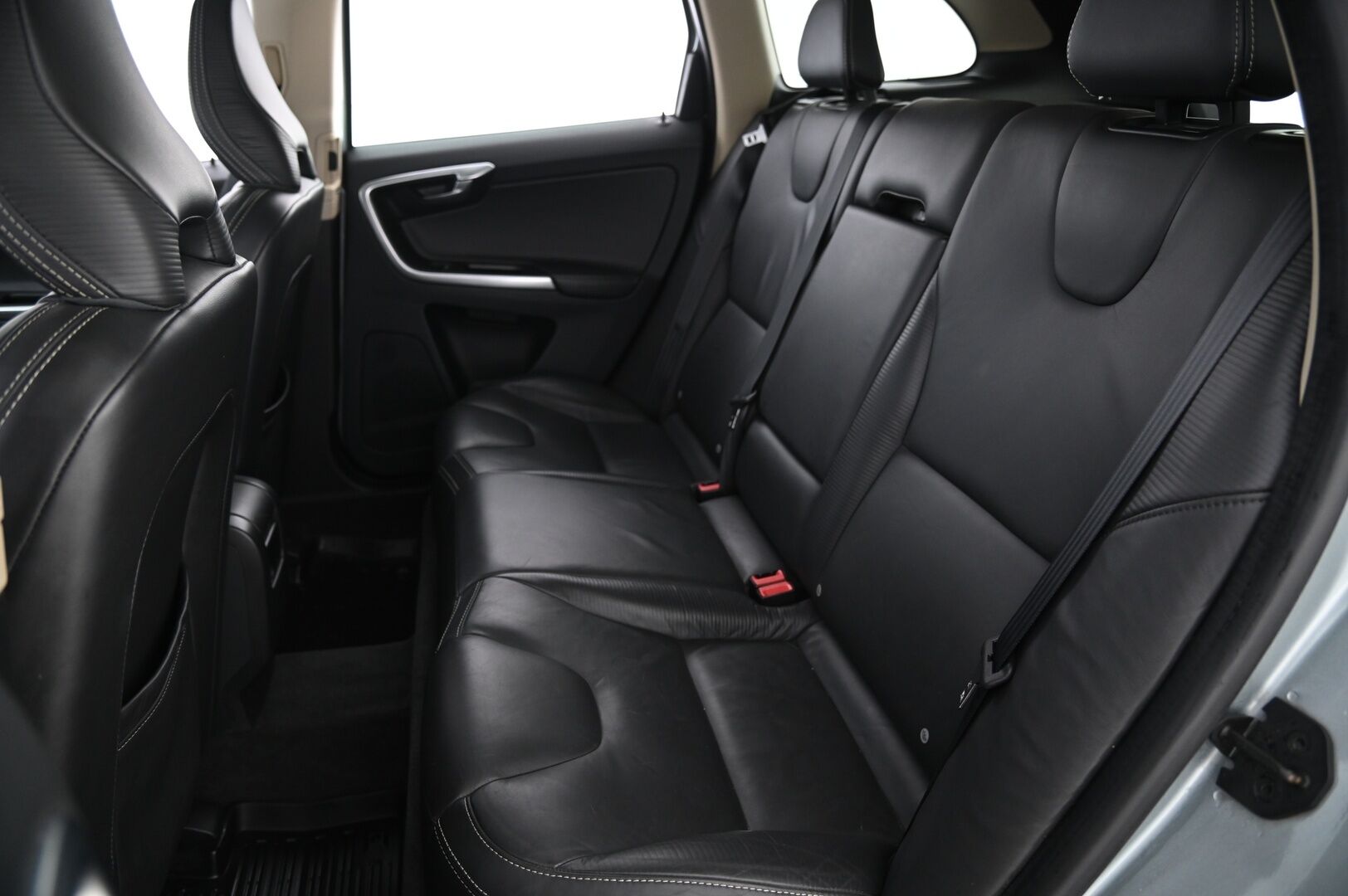 Volvo XC60 2012 D5 AWD R-Design aut *Webasto / Adapt.vakkari / Panorama / Koukku / Muistipenkki / Nahkasisusta / Blis / 2x Avain* - Peruutuskamera / Xenon / Bluetooth 