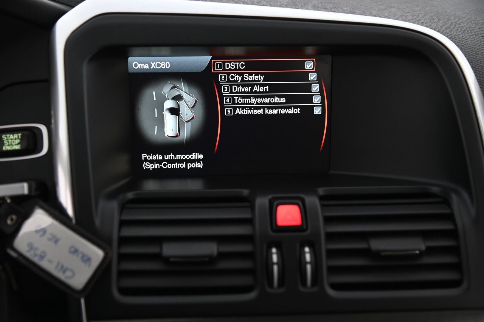 Volvo XC60 2012 D5 AWD R-Design aut *Webasto / Adapt.vakkari / Panorama / Koukku / Muistipenkki / Nahkasisusta / Blis / 2x Avain* - Peruutuskamera / Xenon / Bluetooth 