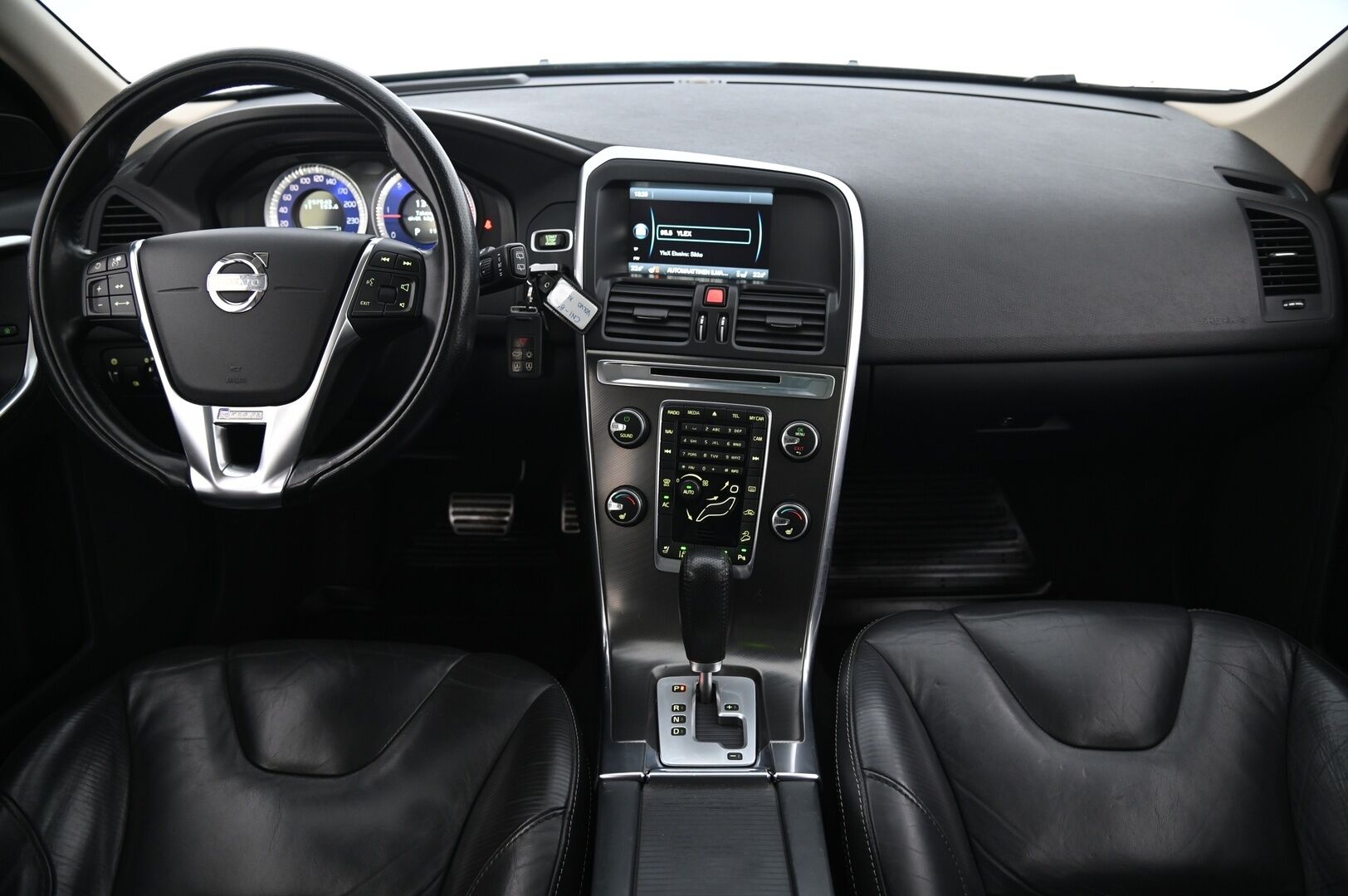 Volvo XC60 2012 D5 AWD R-Design aut *Webasto / Adapt.vakkari / Panorama / Koukku / Muistipenkki / Nahkasisusta / Blis / 2x Avain* - Peruutuskamera / Xenon / Bluetooth 