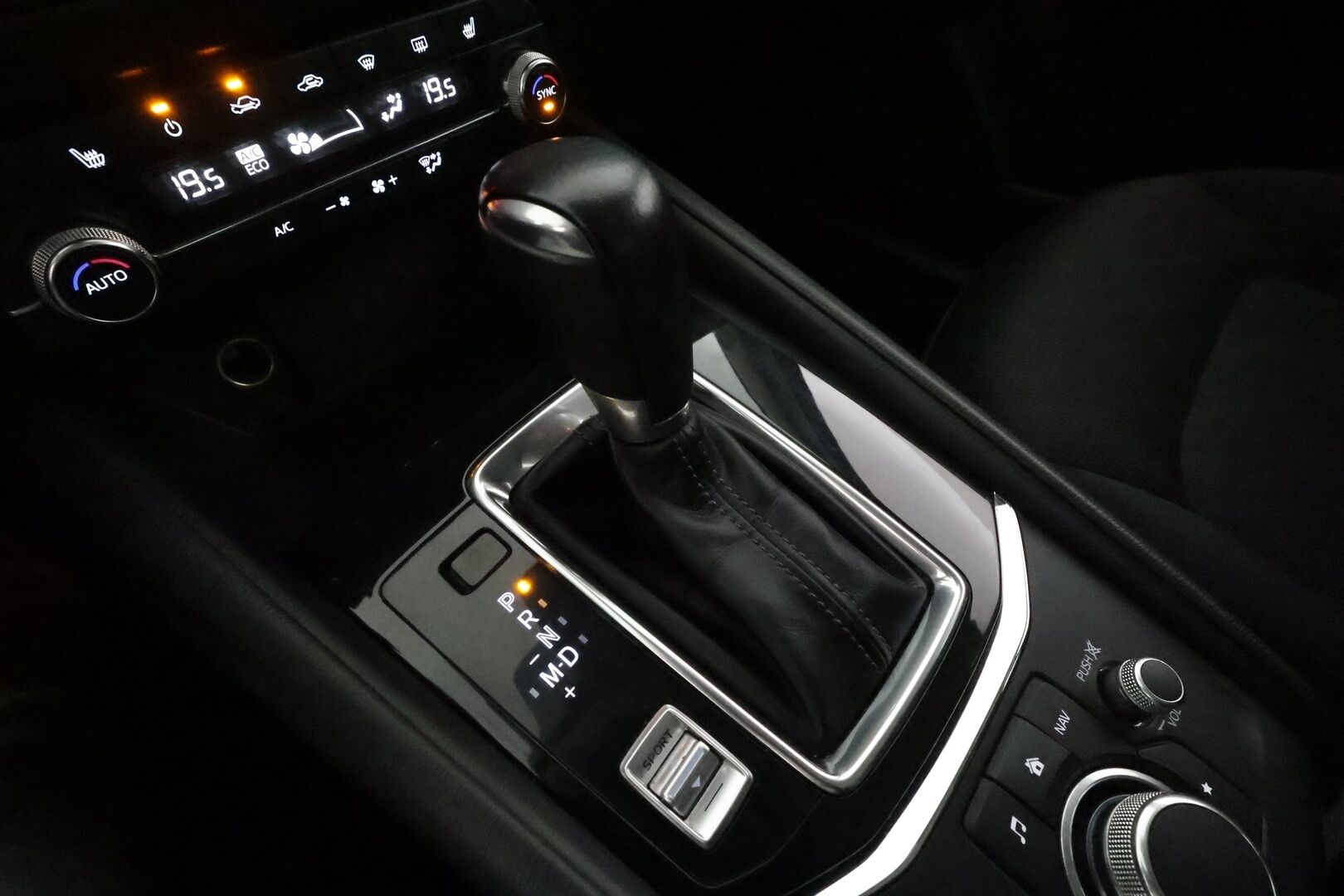 Mazda CX-5 2020 2,0 SKYACTIV-G AWD Vision Business 6AT **HUD / Vakkari / Koukku / 360° / LED / Navi / Ratin lämmitin** - 1.Om Suomi-auto / Kahdet renkaat aluvanteilla 