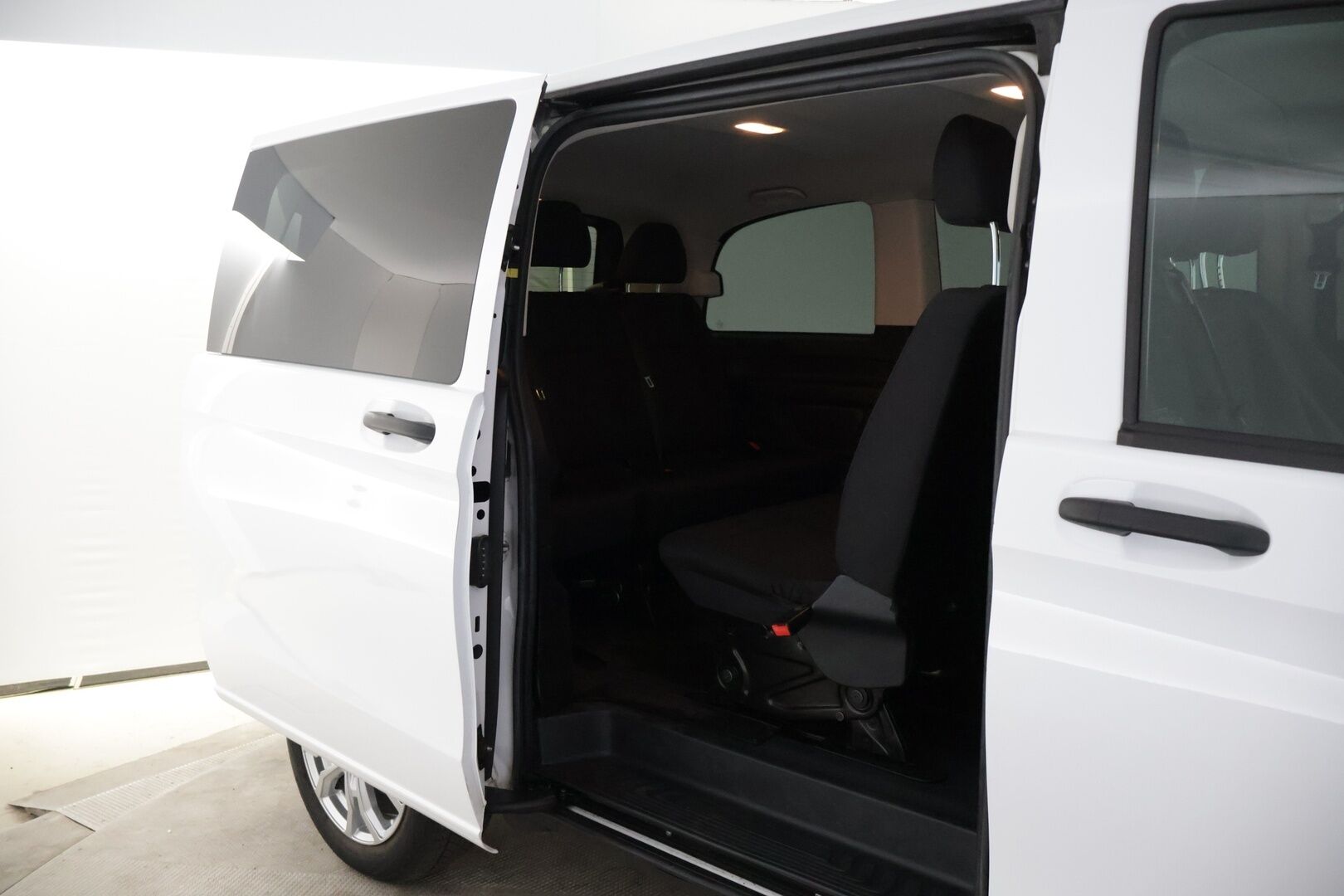 Mercedes-Benz Vito 2019 Tourer 114CDI normaali A1 A * ALV / Vakkari / Bluetooth * - 3,99 % KORKOTARJOUS TÄHÄN AUTOON 28.9. ASTI! - * ALV / Suomi-auto / 9-paik. / 2x renkaat ja vanteet *