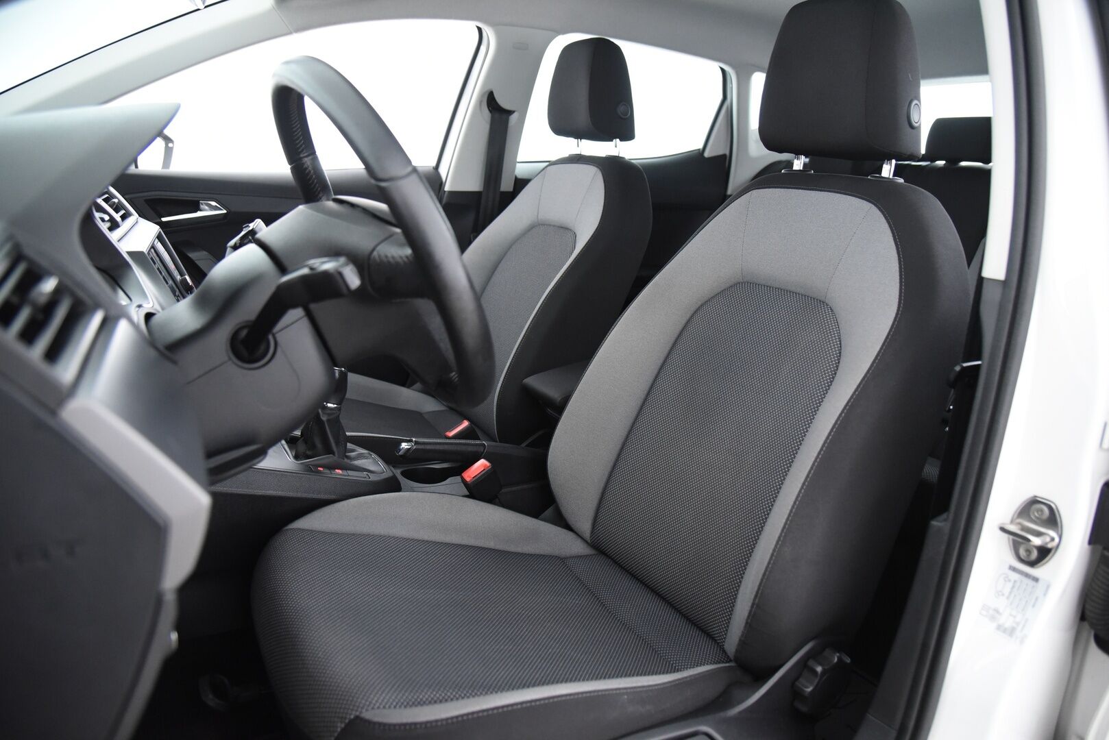 Seat Ibiza 2019 1,0 EcoTSI 95 Style / FullLink / Vakkari / P-Tutka / Front Assist - 2.om Suomi-auto / Kahdet renkaat / Hyvä huoltohistoria!